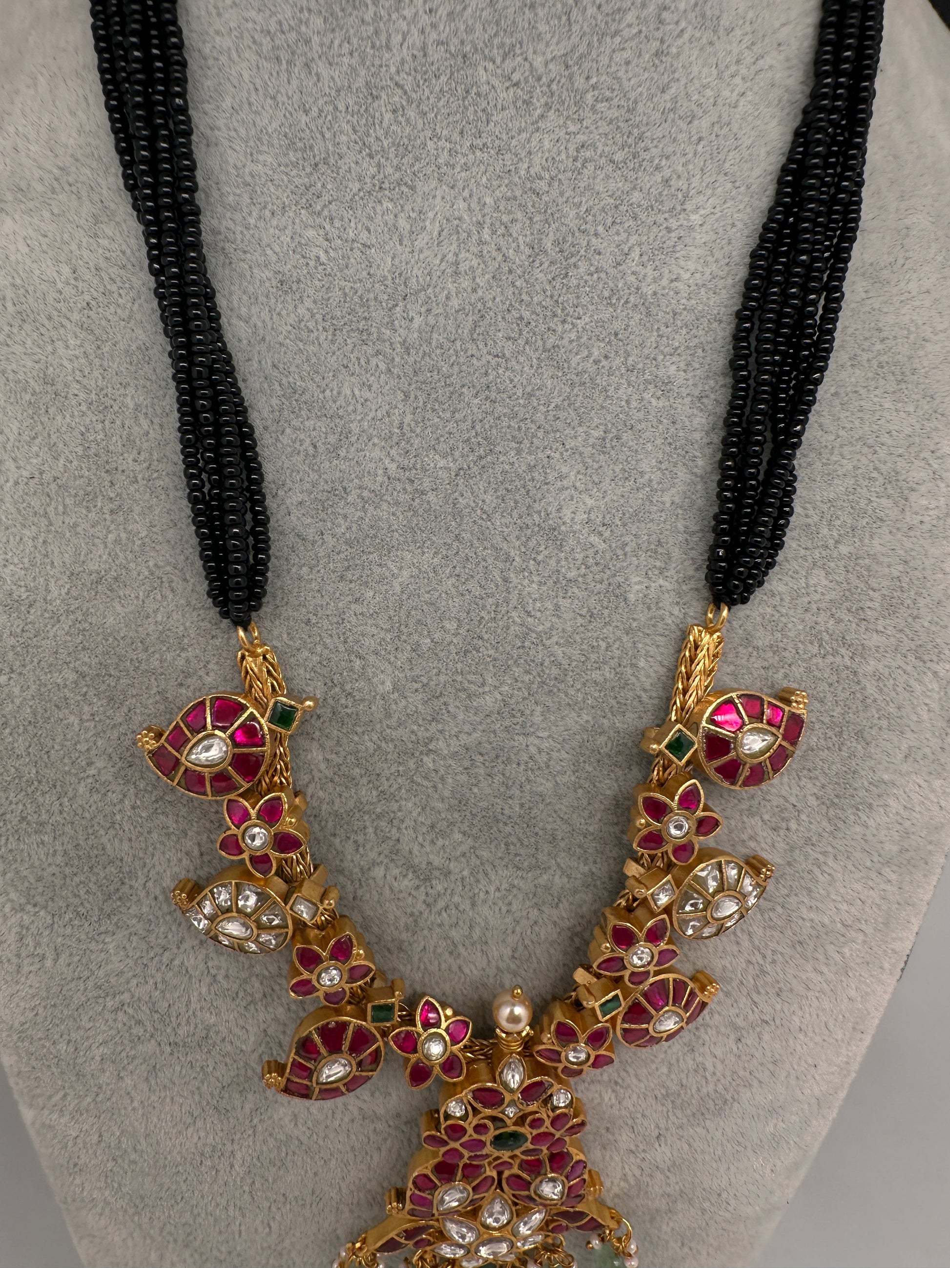 Jadau Kundan Necklace with Black Beads - 