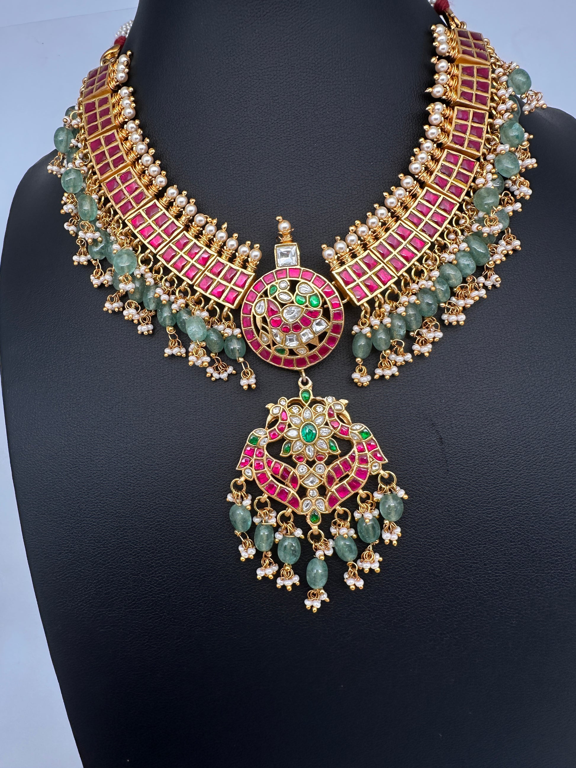 Jadau Kundan Short Necklace with Emerald Beads and Pearls - 