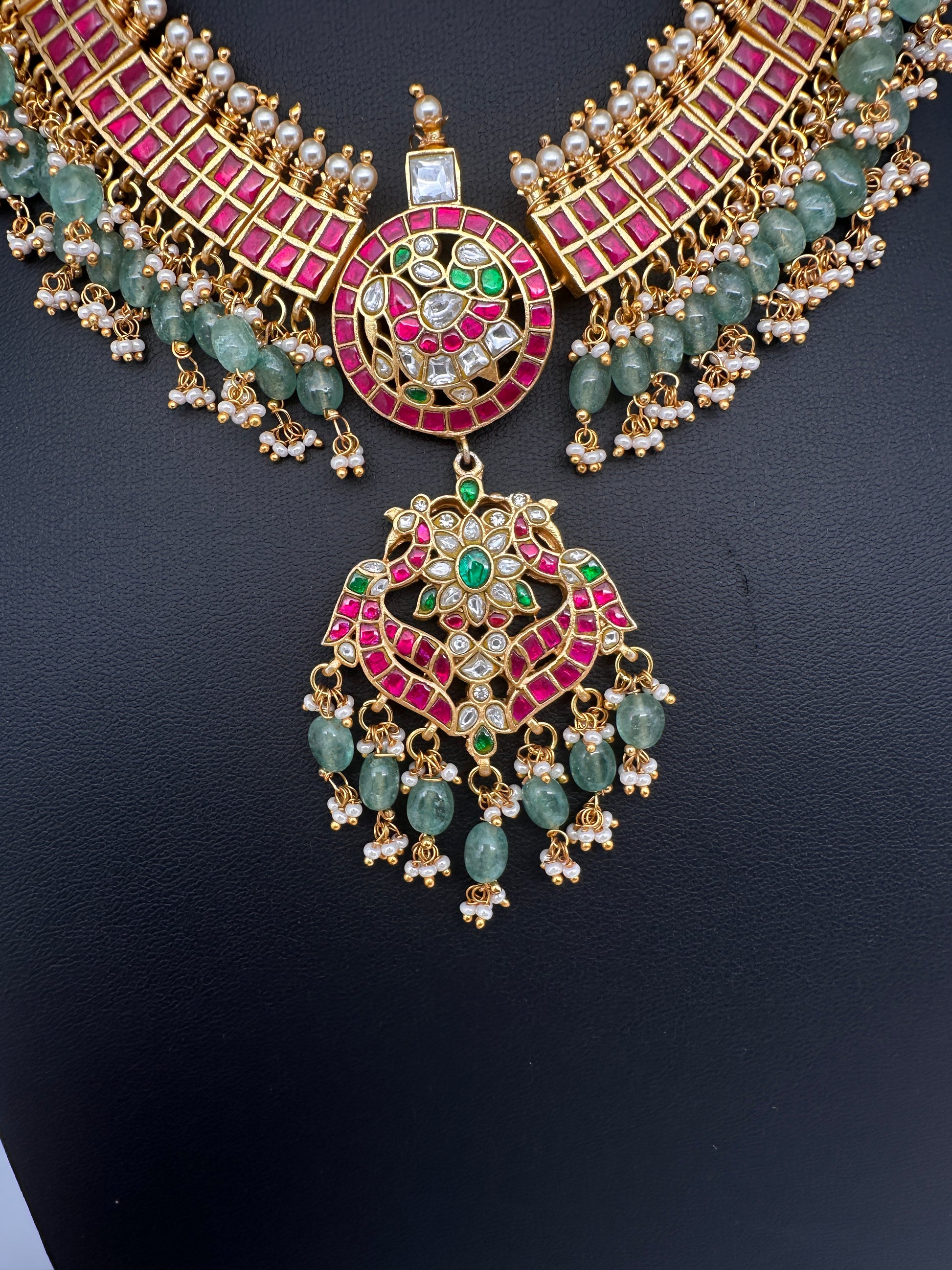 Jadau Kundan Short Necklace with Emerald Beads and Pearls - 