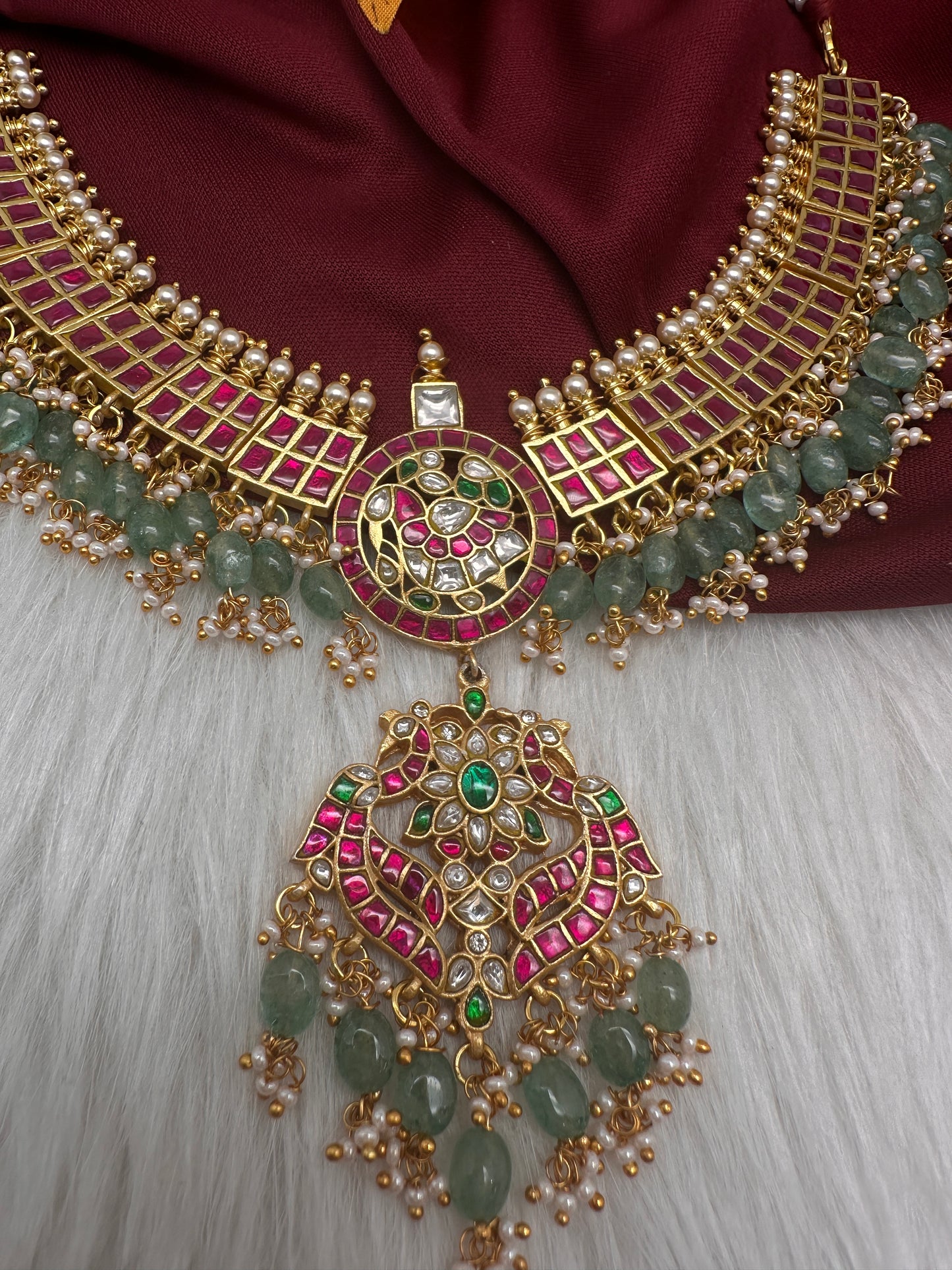 Jadau Kundan Short Necklace with Emerald Beads and Pearls - 