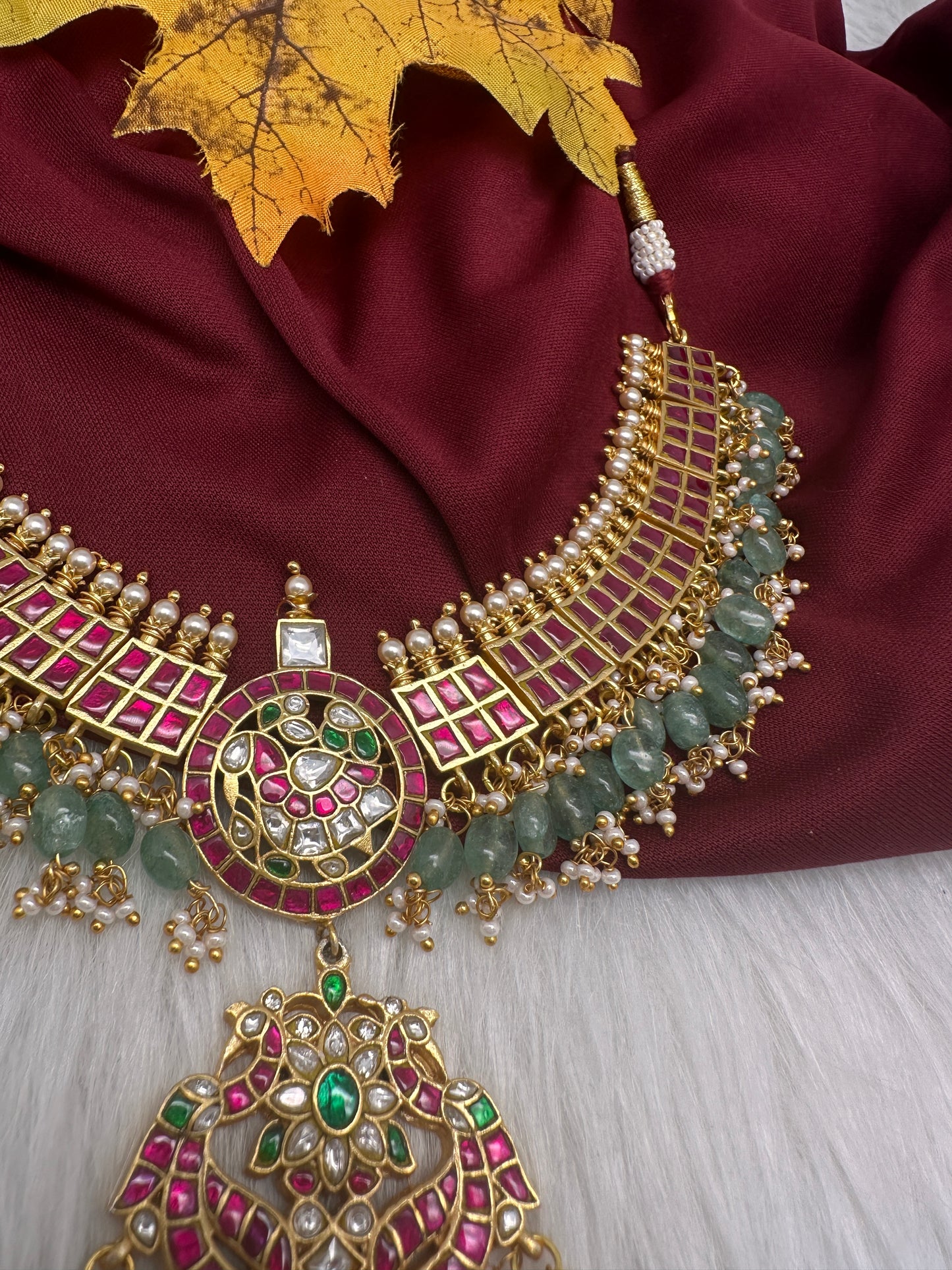 Jadau Kundan Short Necklace with Emerald Beads and Pearls - 