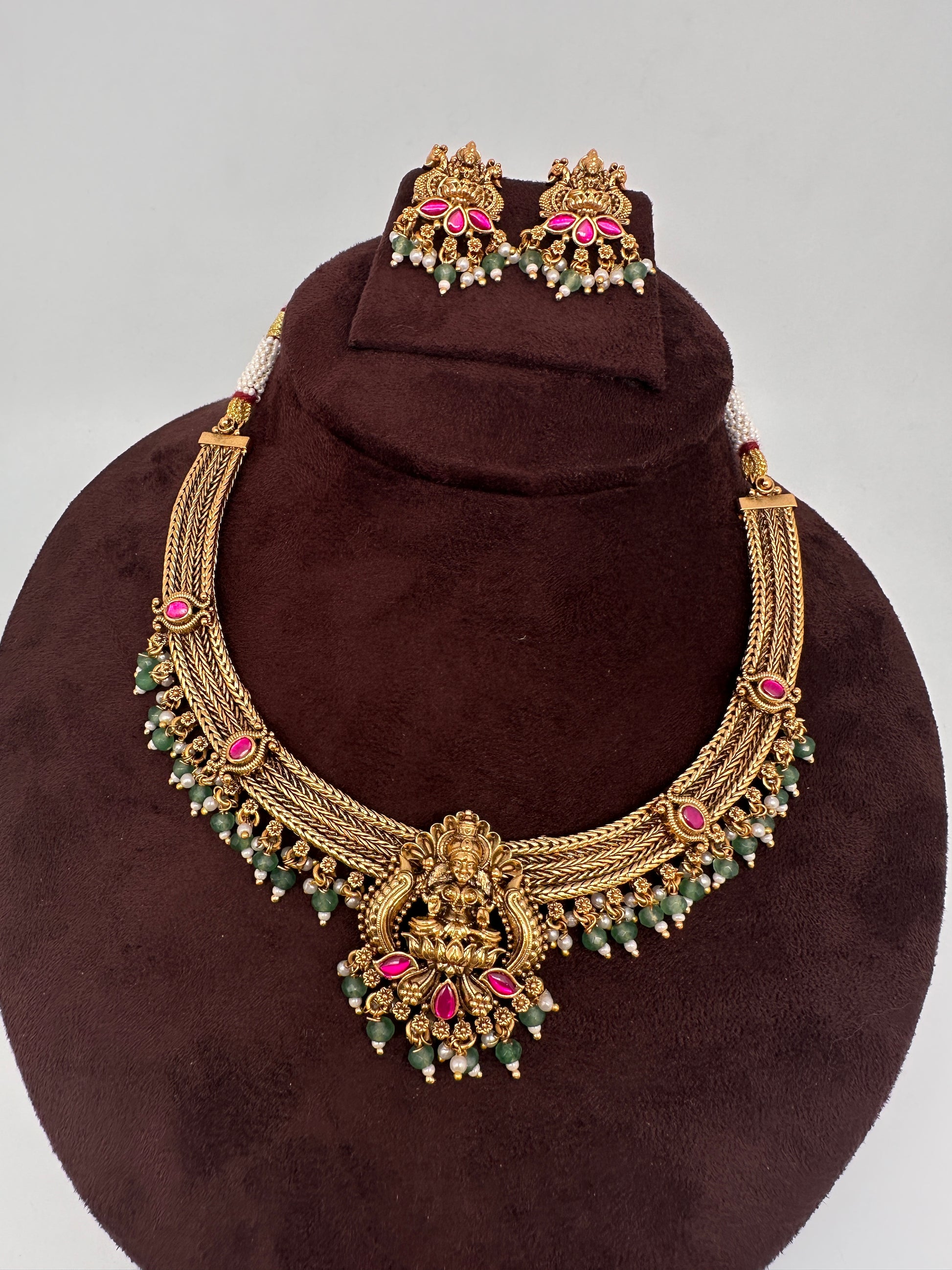 Jadau Kundan Nakshi Goddess Lakshmi Short Necklace - 