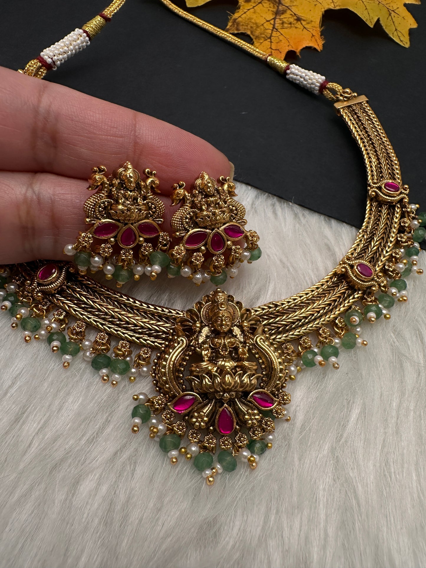 Jadau Kundan Nakshi Goddess Lakshmi Short Necklace - 