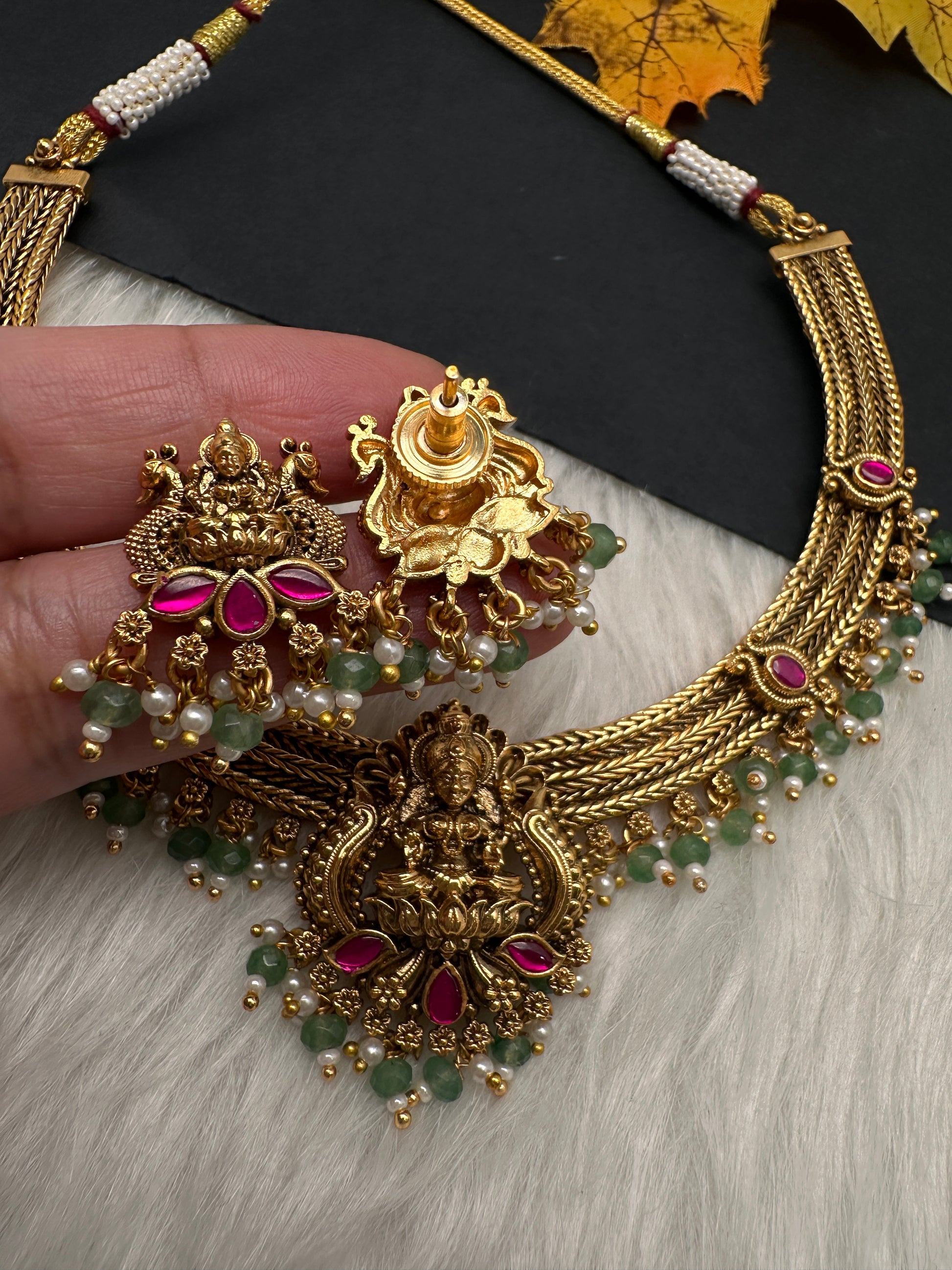 Jadau Kundan Nakshi Goddess Lakshmi Short Necklace - 