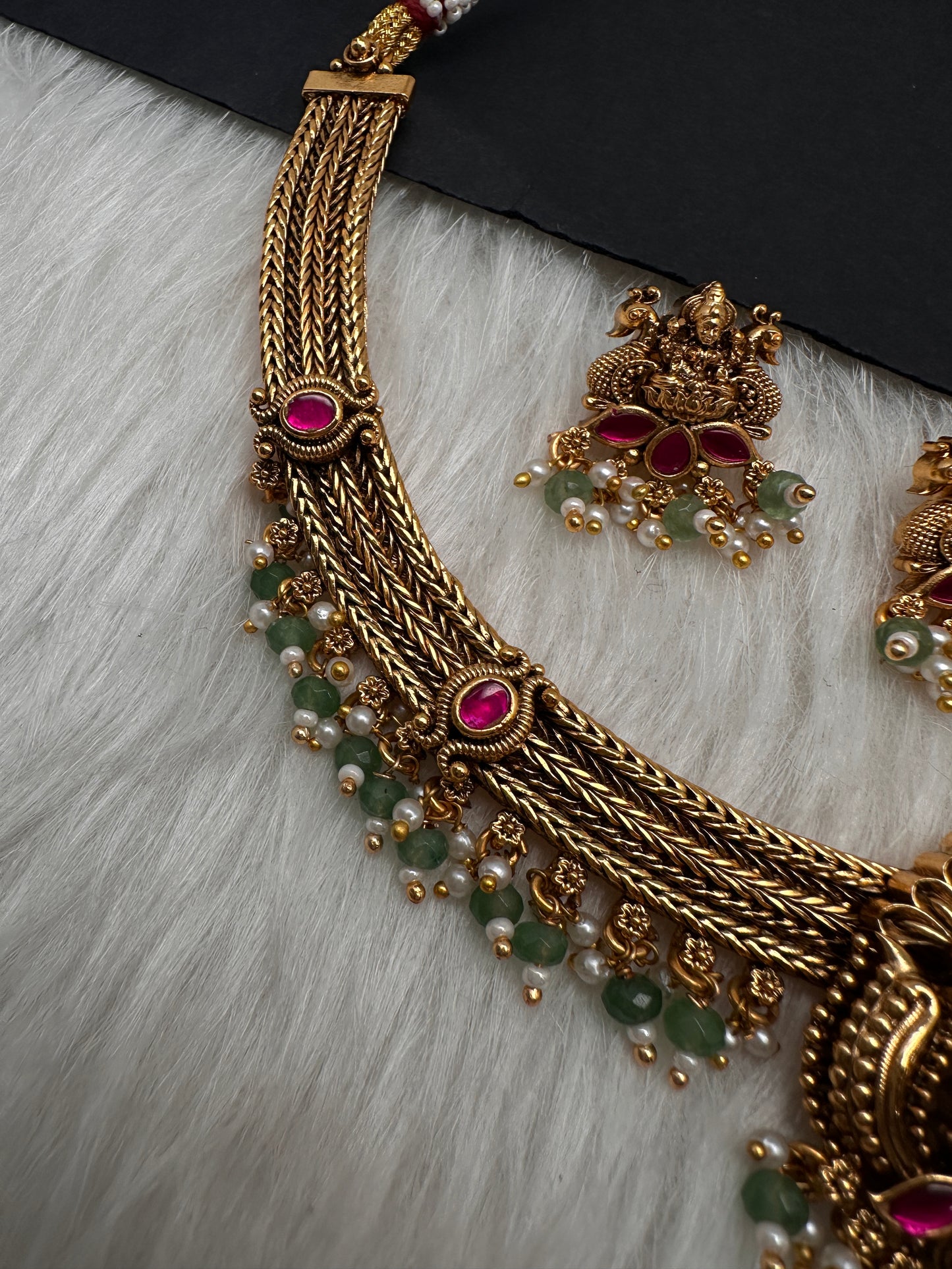 Jadau Kundan Nakshi Goddess Lakshmi Short Necklace - 