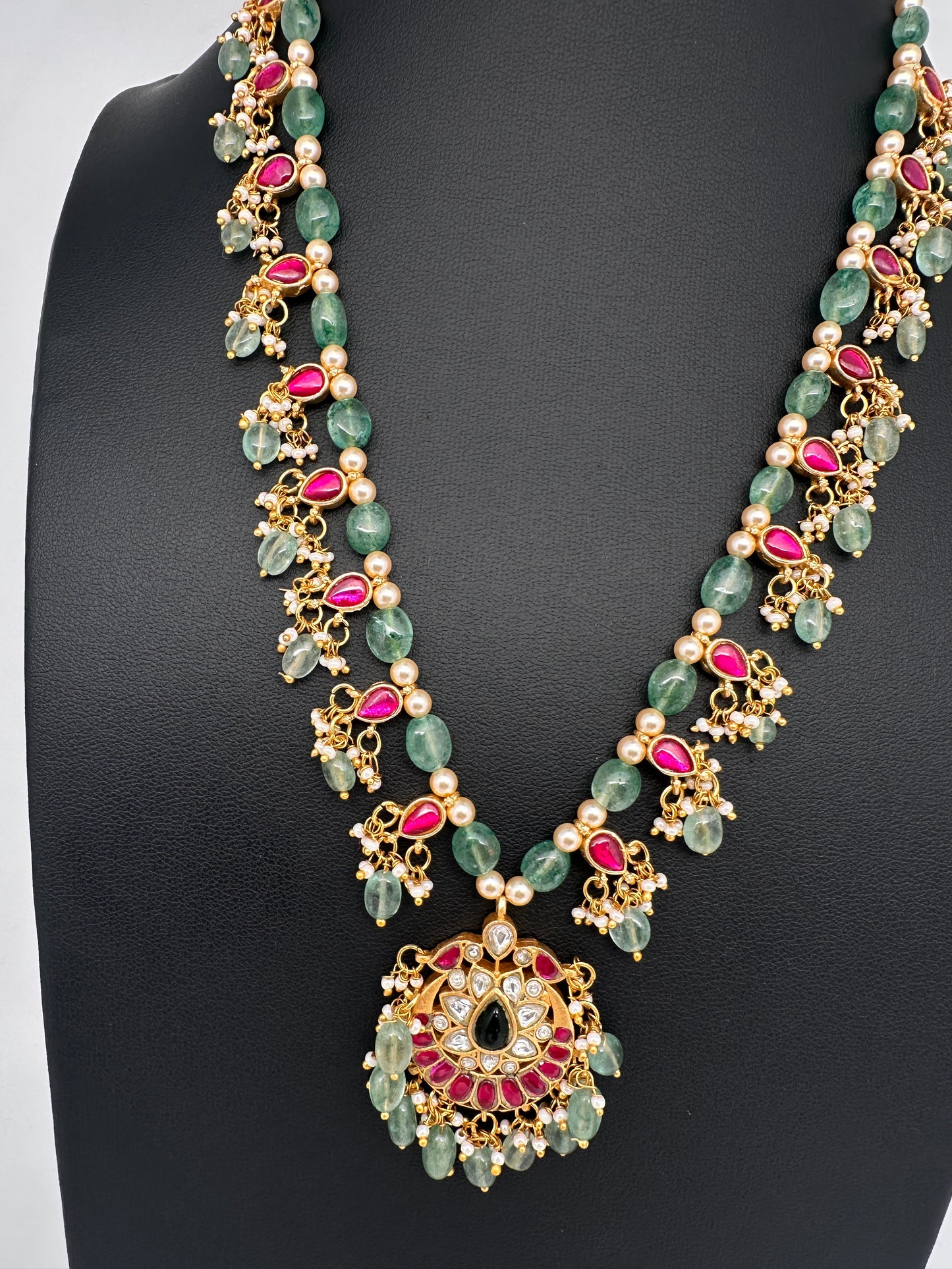 Jadau Kundan Emerald Beads and Pearls Short Necklace - 
