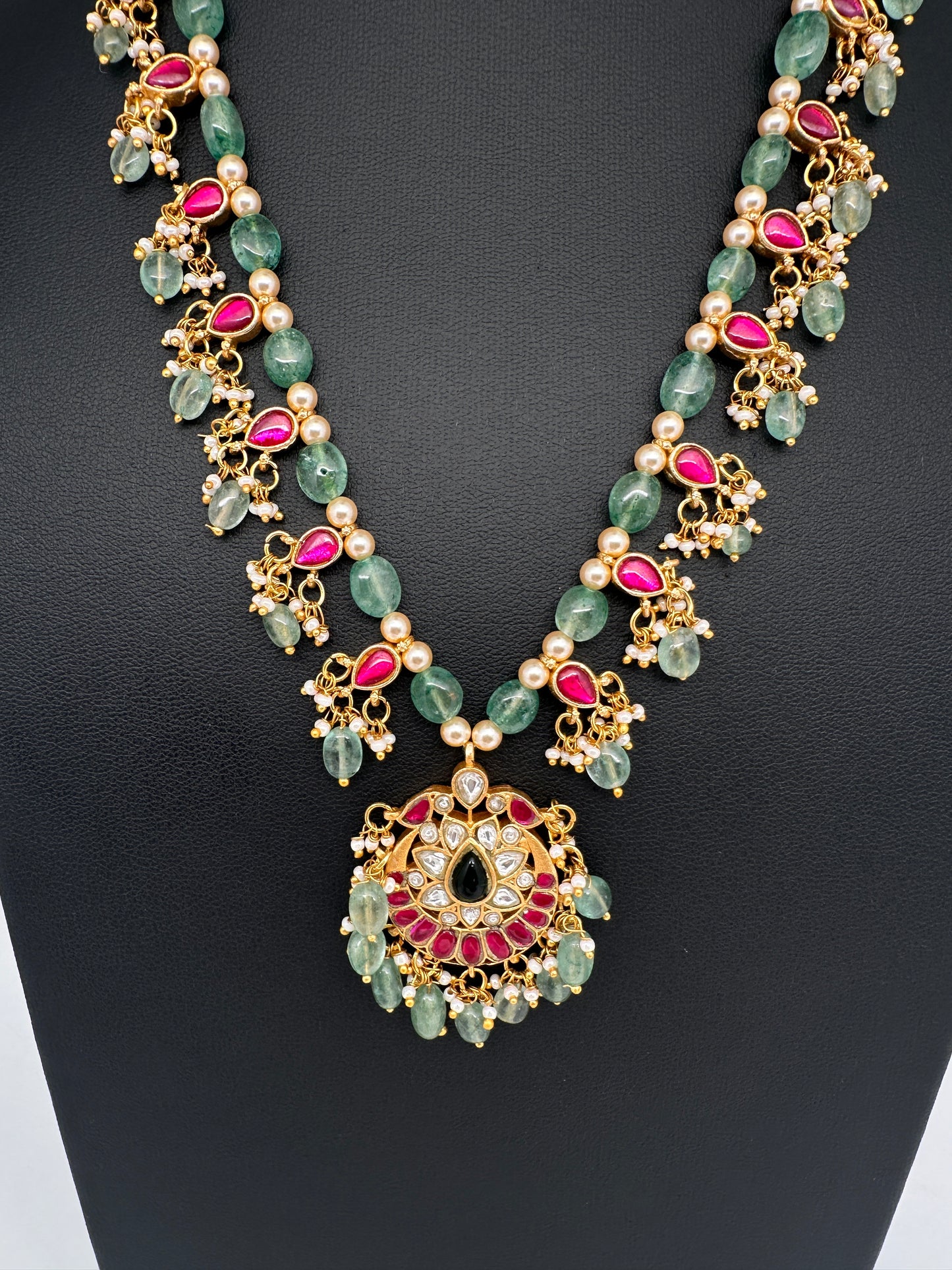 Jadau Kundan Emerald Beads and Pearls Short Necklace - 