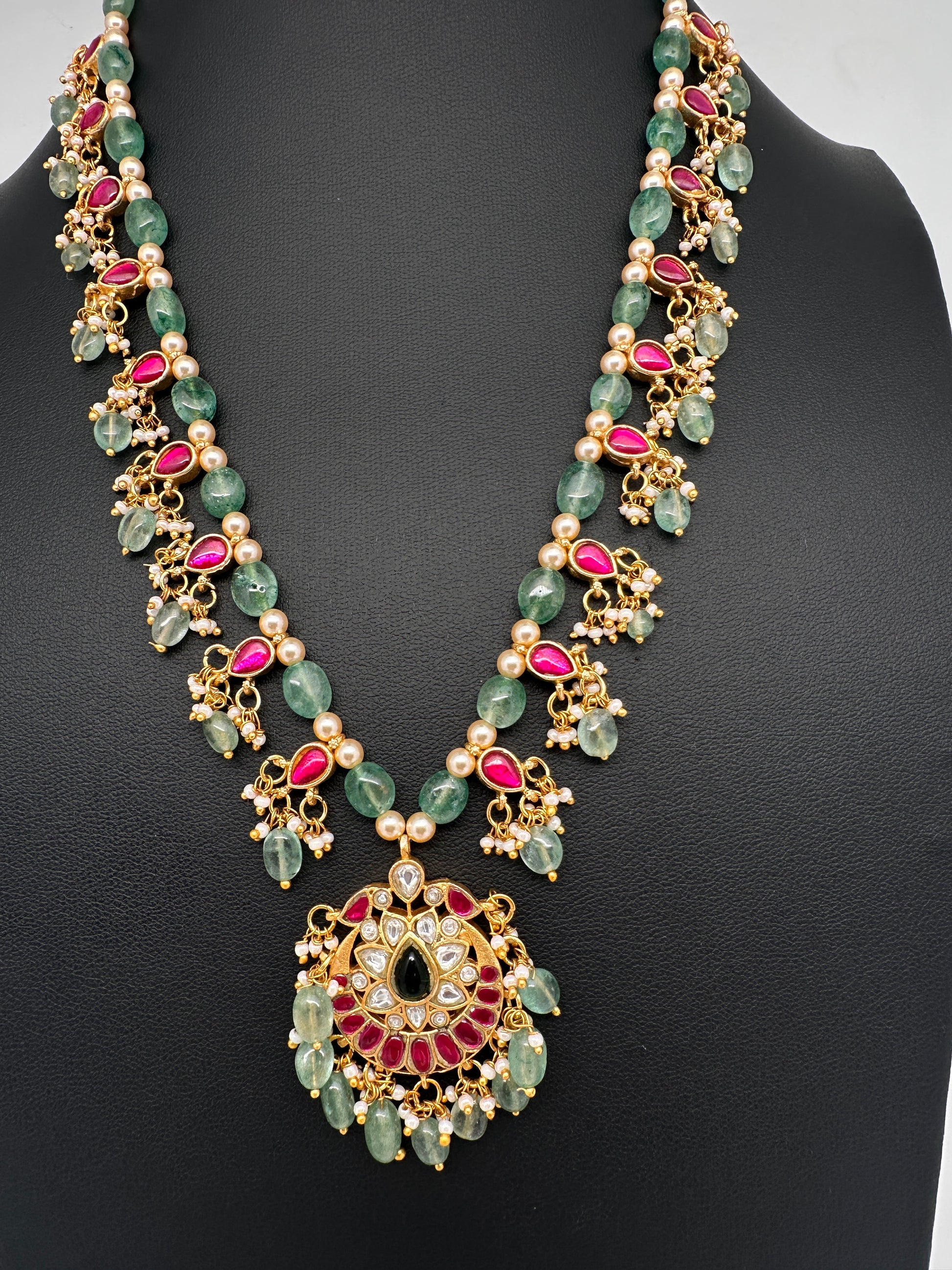 Jadau Kundan Emerald Beads and Pearls Short Necklace - 