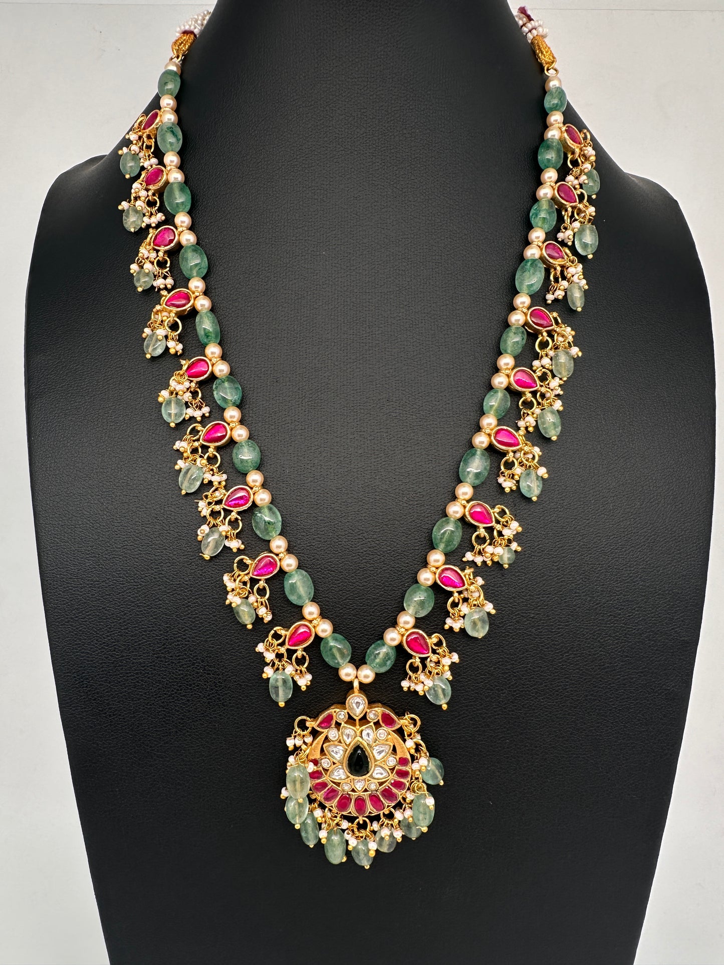 Jadau Kundan Emerald Beads and Pearls Short Necklace - 