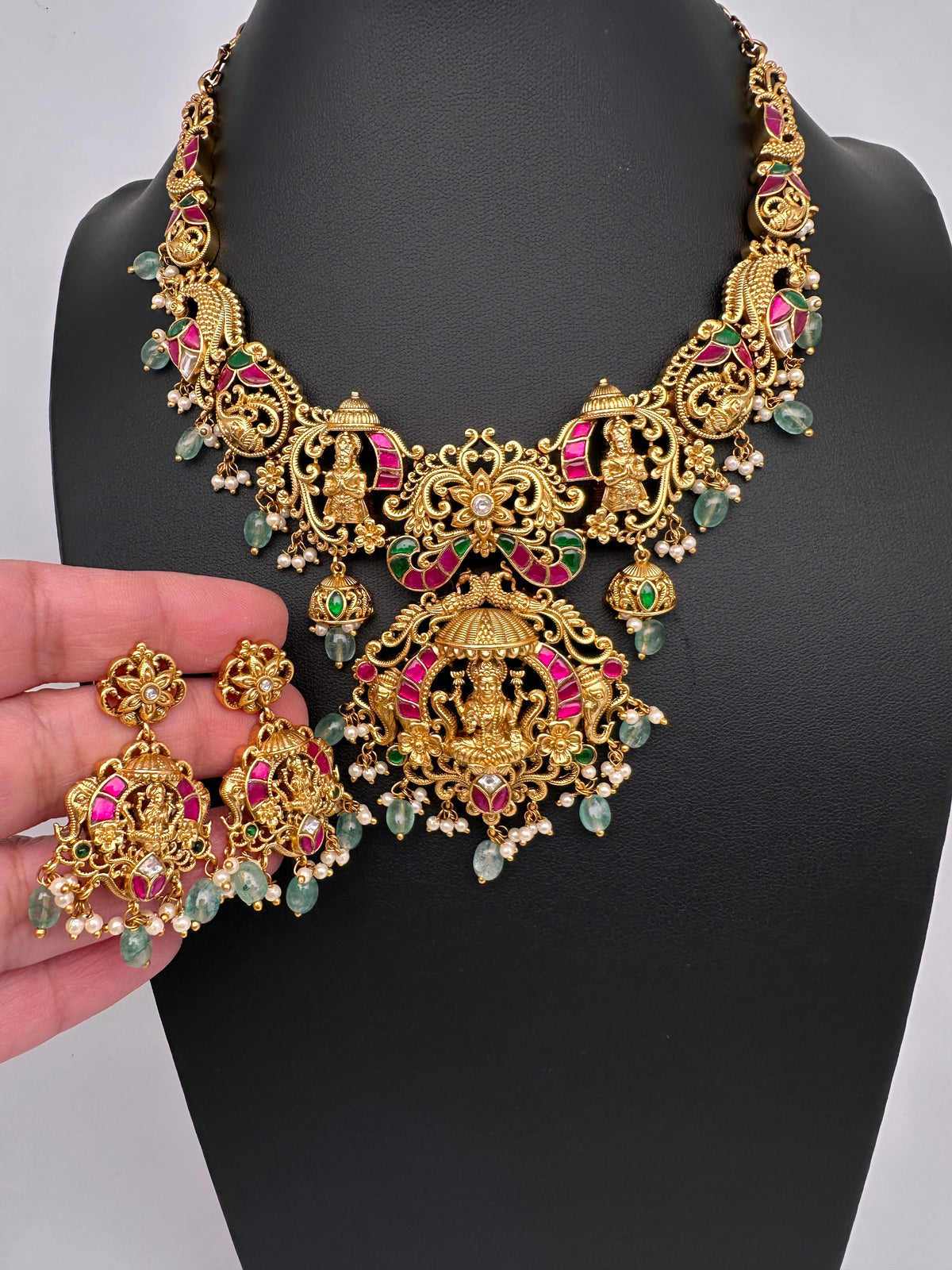 Jadau Kundan Nakshi Lakshmi Short Necklace Set - JA000338