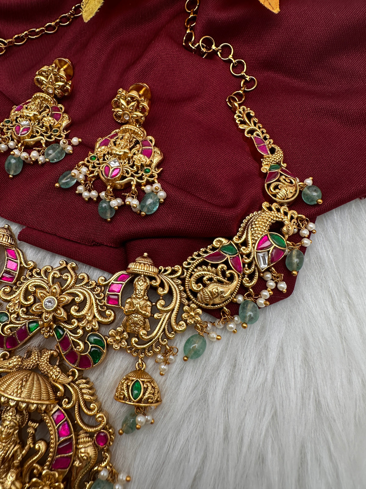 Jadau Kundan Nakshi Lakshmi Short Necklace Set - JA000338