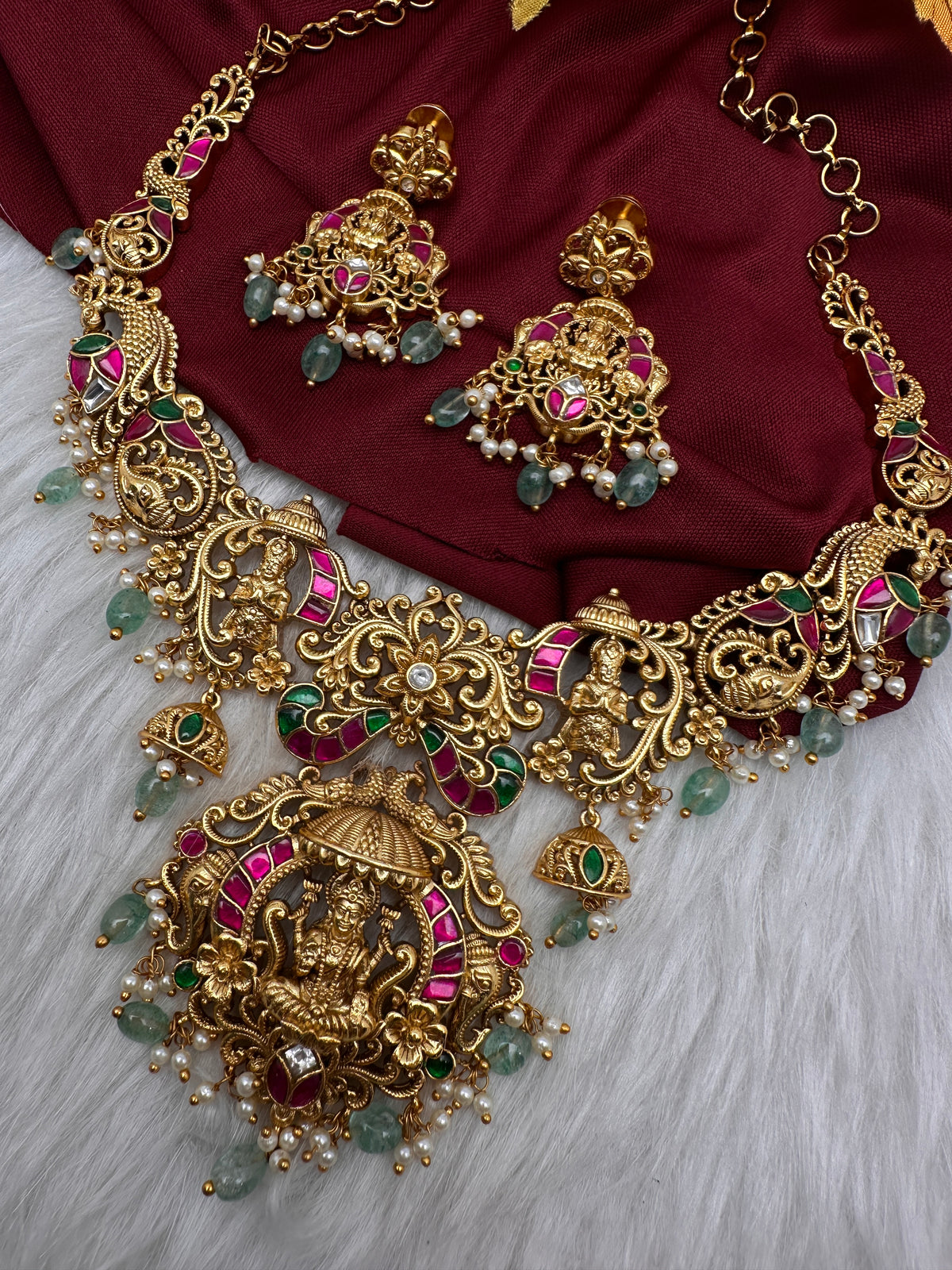 Jadau Kundan Nakshi Lakshmi Short Necklace Set - JA000338