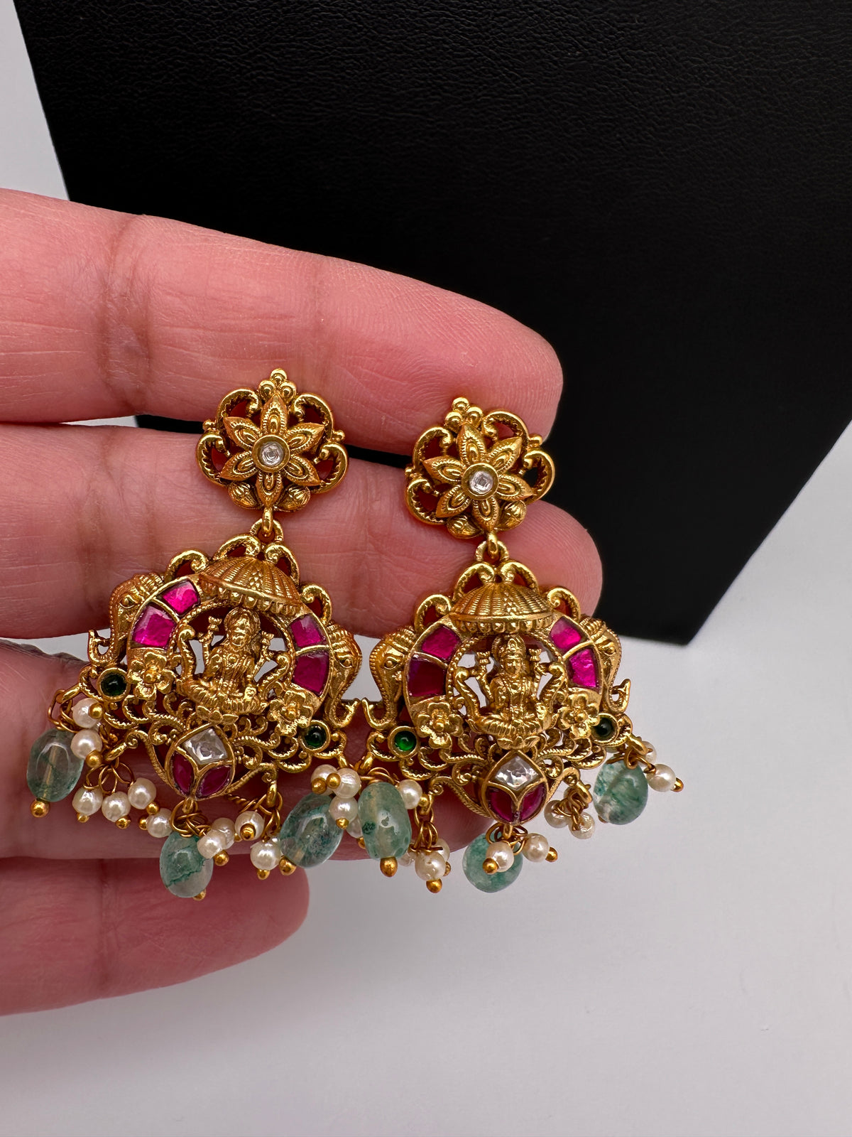 Jadau Kundan Nakshi Lakshmi Short Necklace Set - JA000338