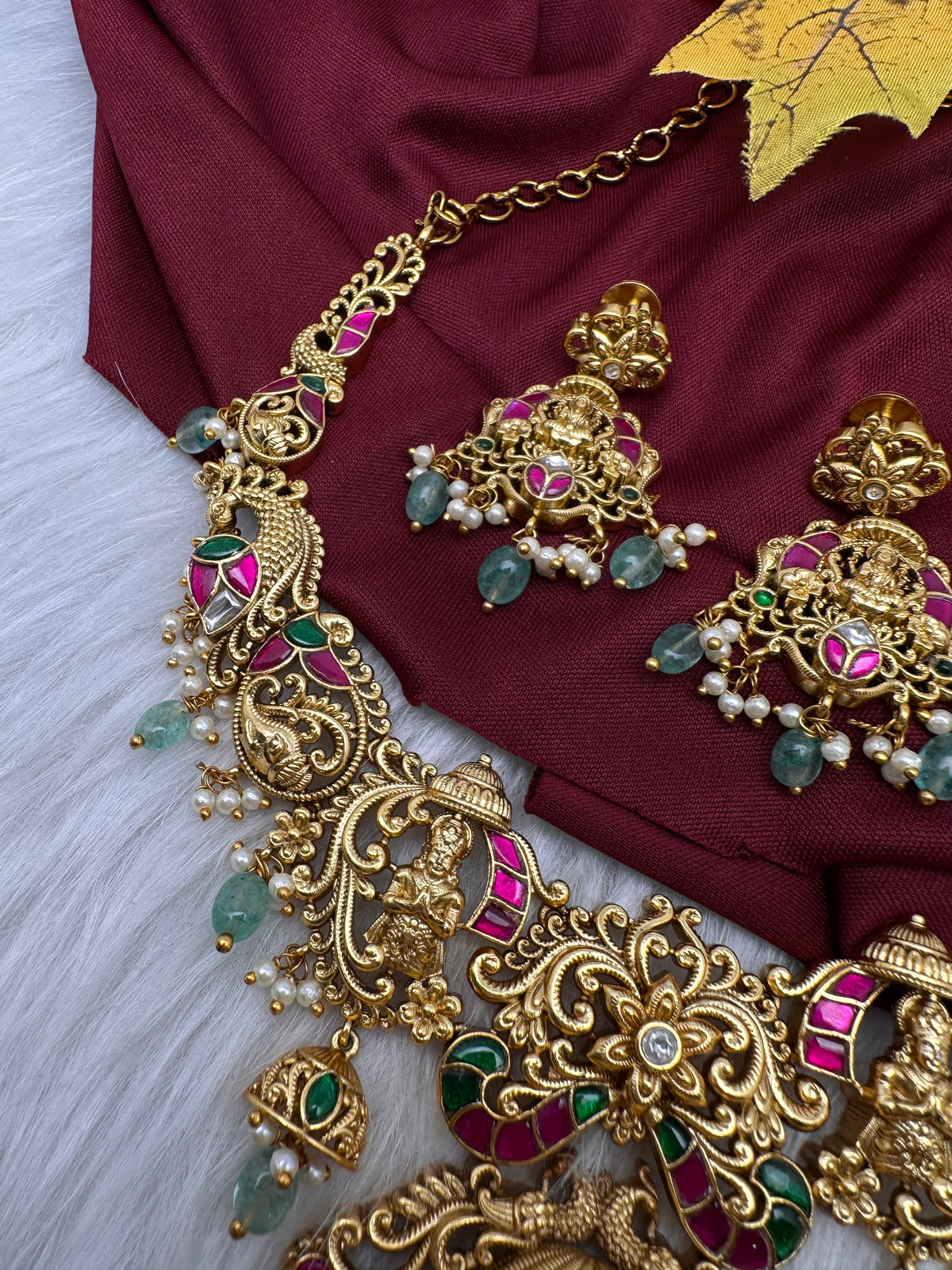 Jadau Kundan Nakshi Lakshmi Short Necklace Set - JA000338