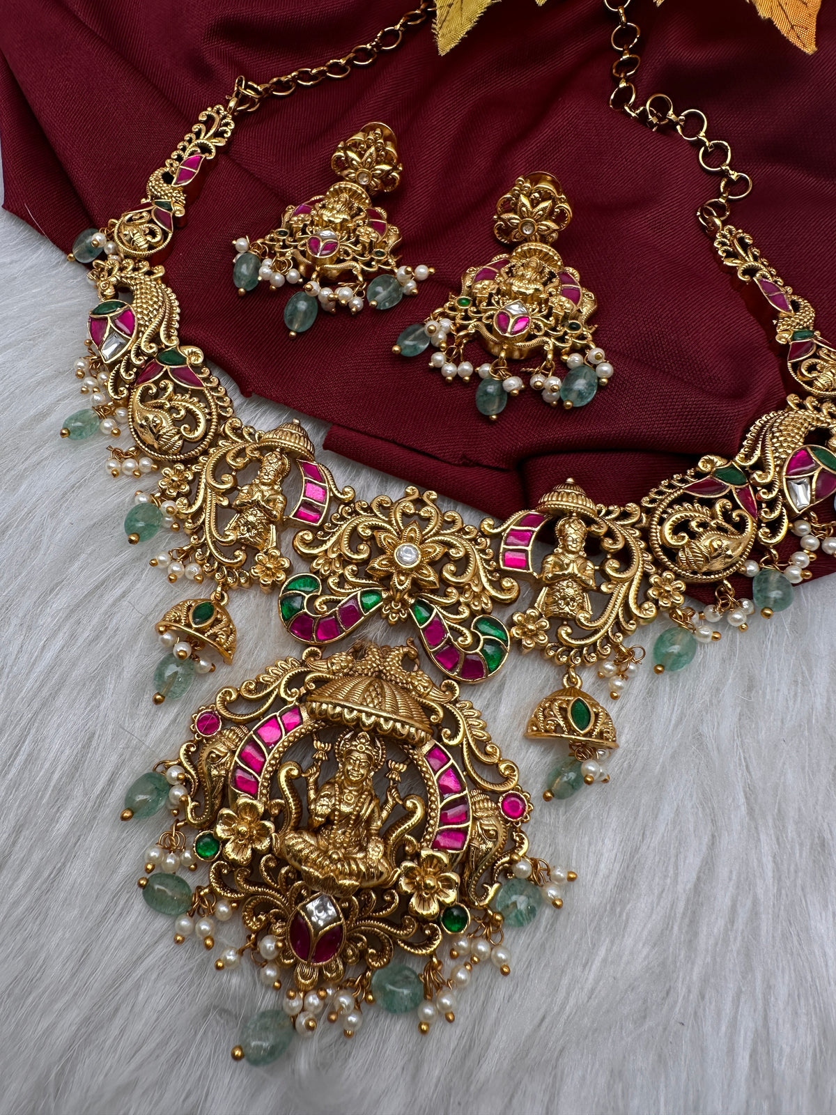 Jadau Kundan Nakshi Lakshmi Short Necklace Set - JA000338