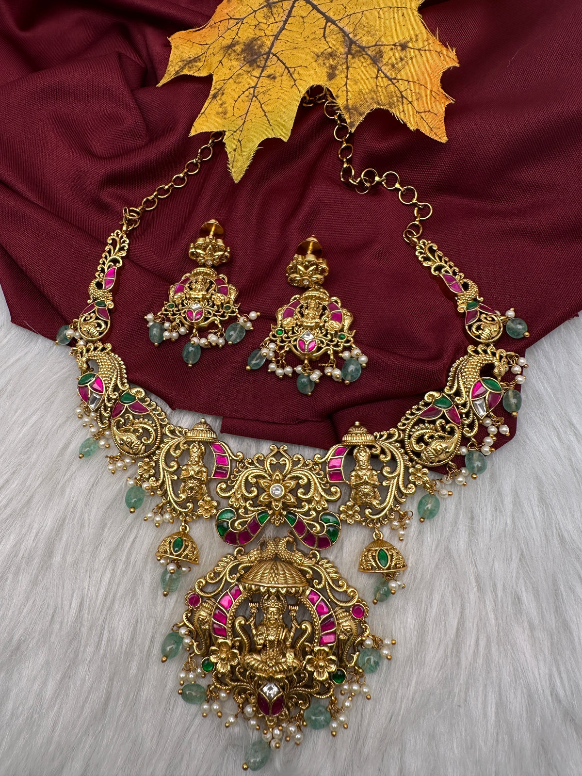 Jadau Kundan Nakshi Lakshmi Short Necklace Set - JA000338