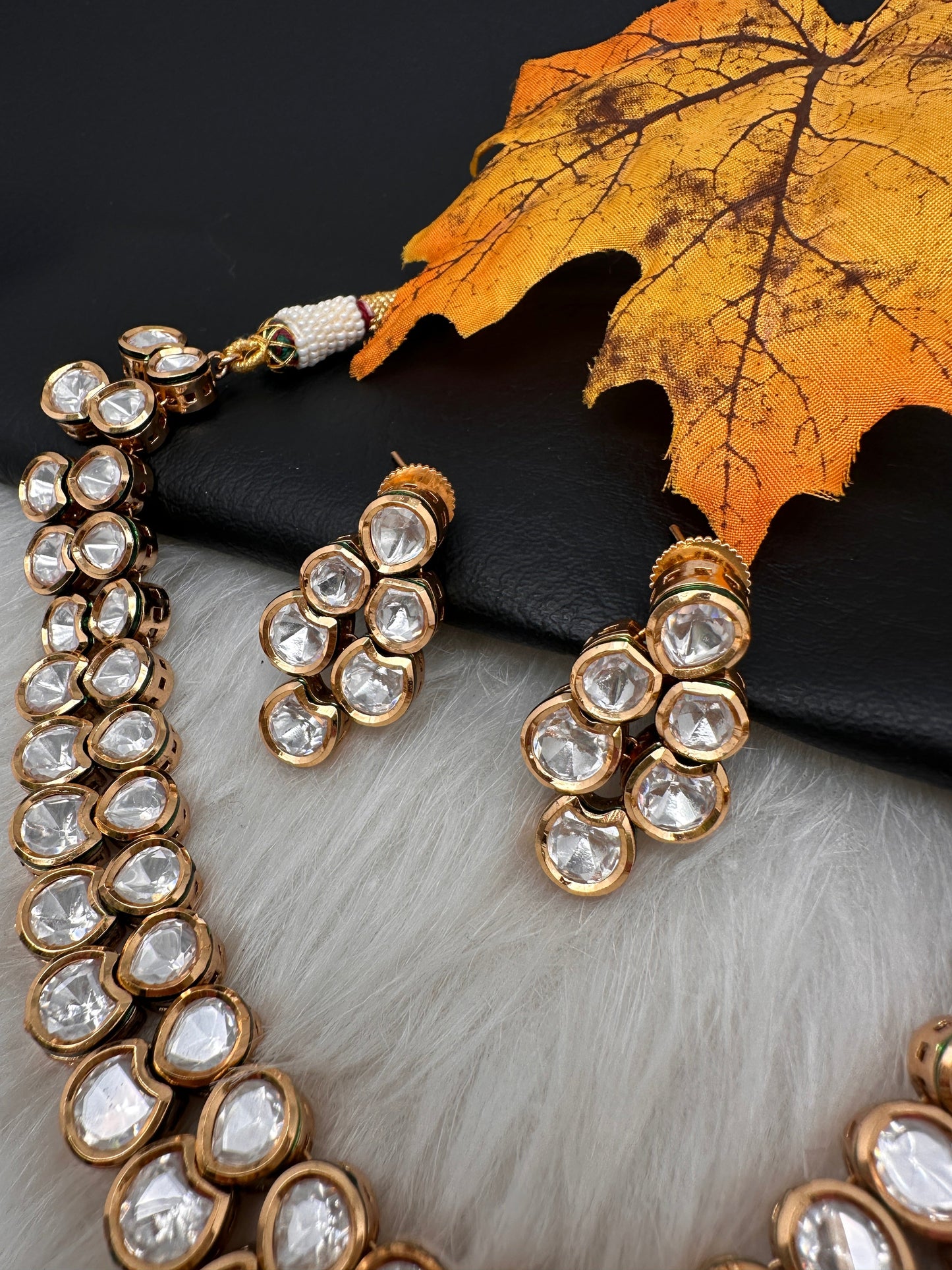 Kundan Neckline Necklace comes with Earrings