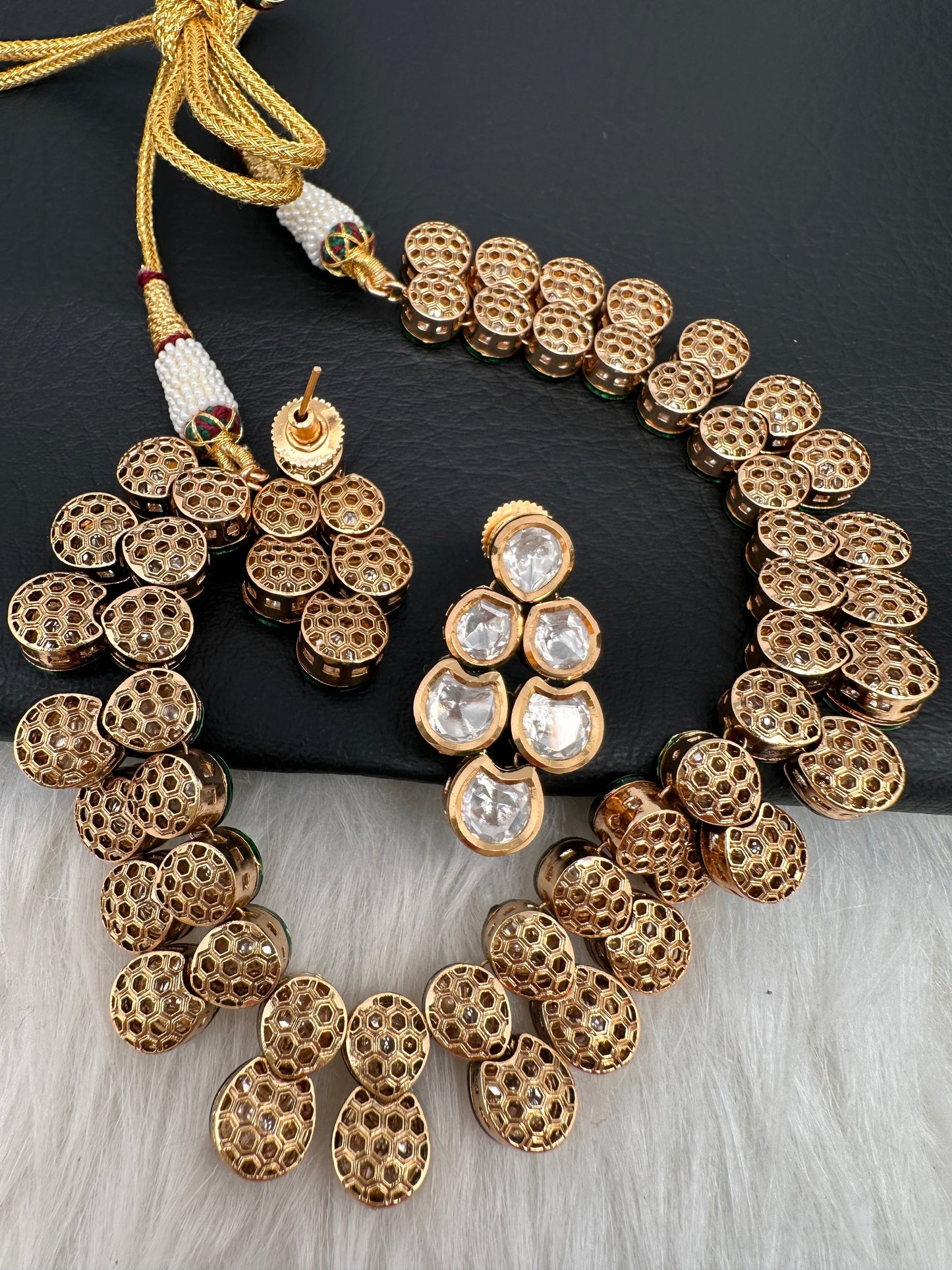 Kundan Neckline Necklace comes with Earrings