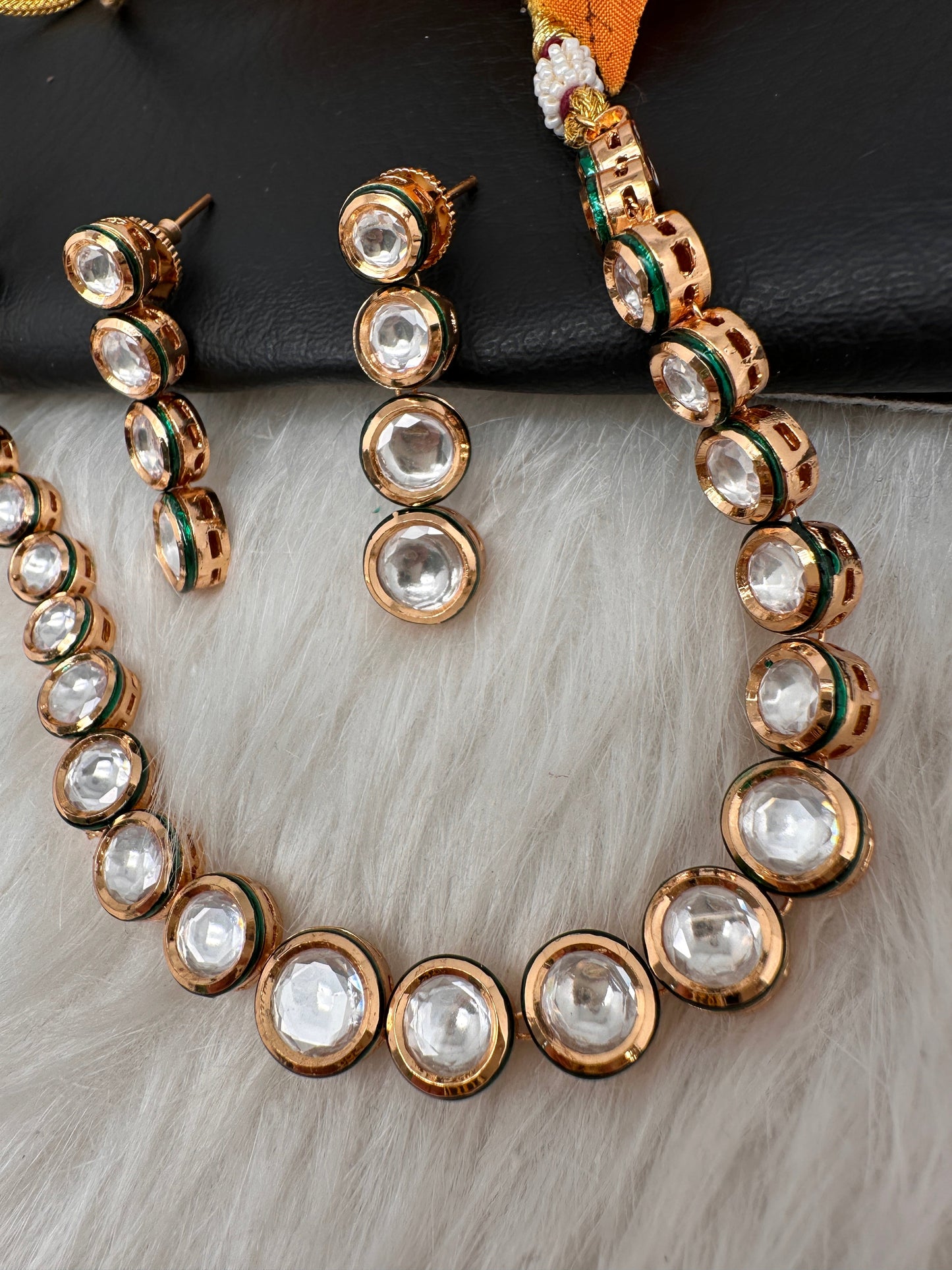 Kundan Single Line Neckline Necklace