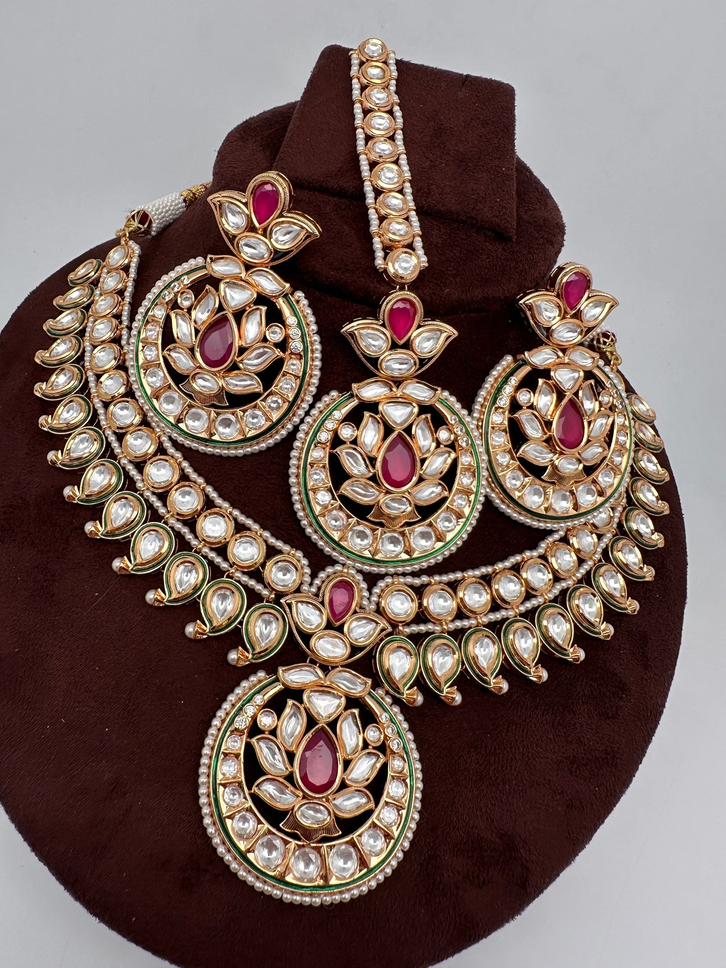 Mango Kundan Statement Necklace comes with Earrings and Mang Tika