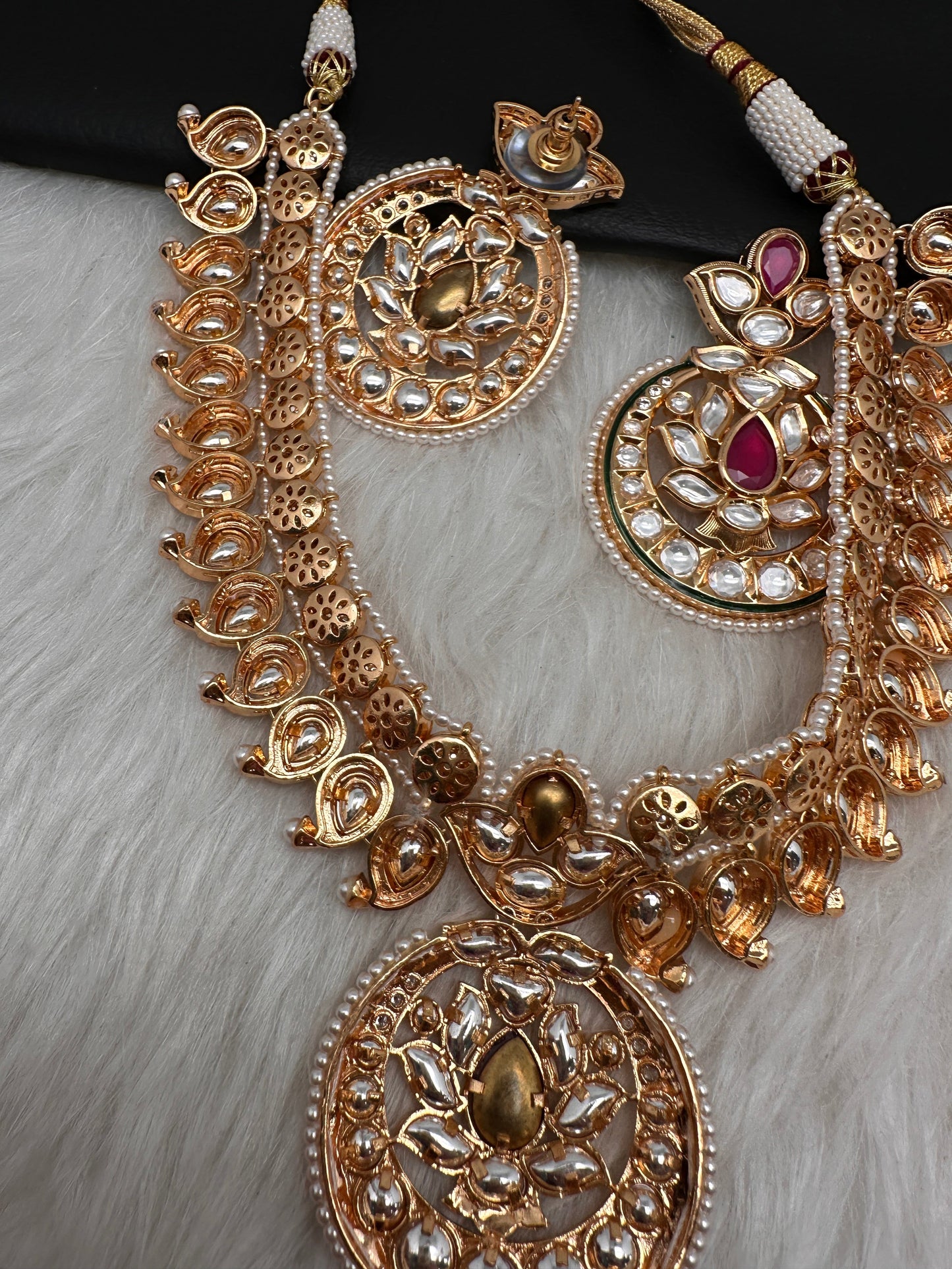 Mango Kundan Statement Necklace comes with Earrings and Mang Tika