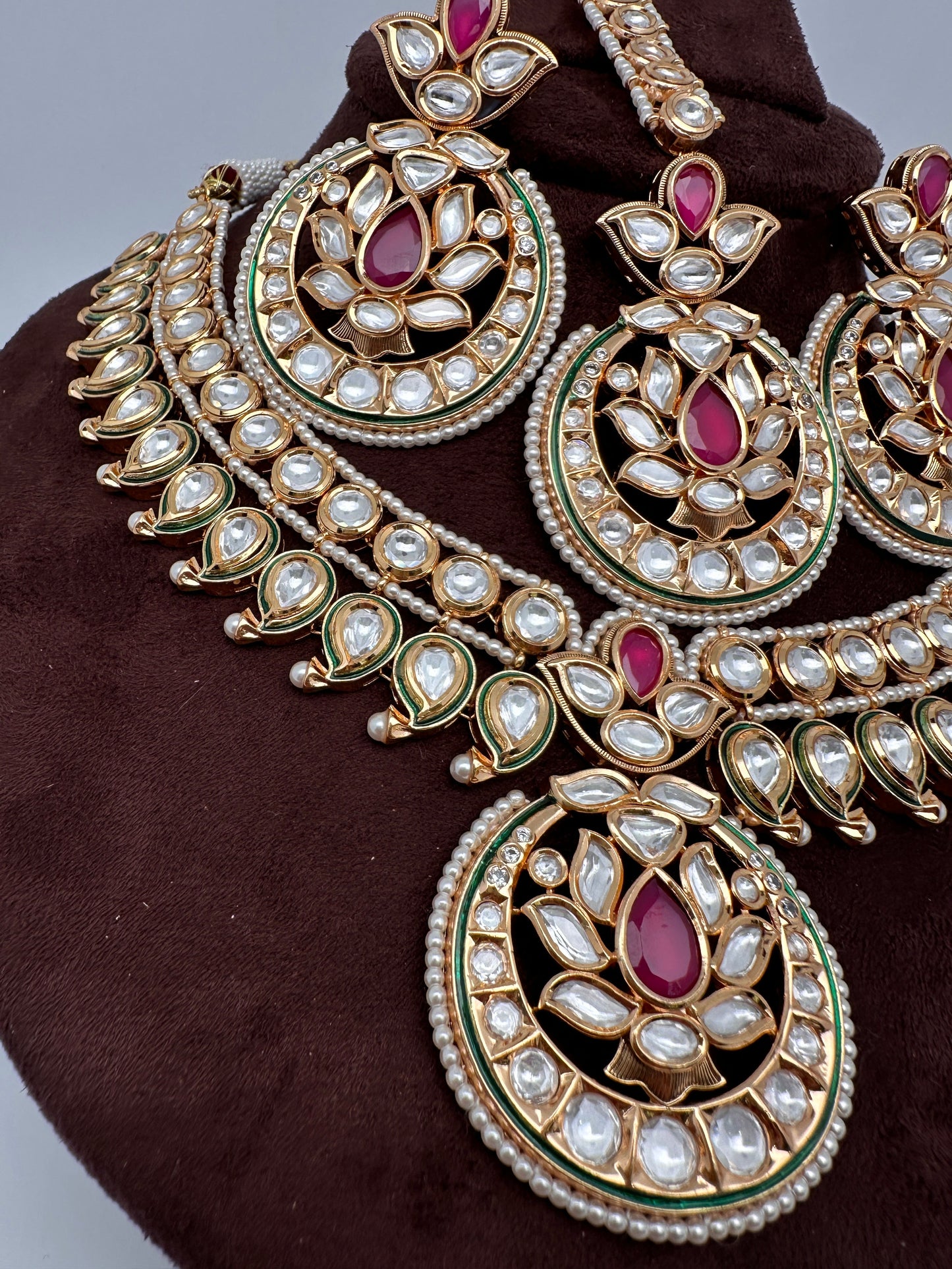 Mango Kundan Statement Necklace comes with Earrings and Mang Tika