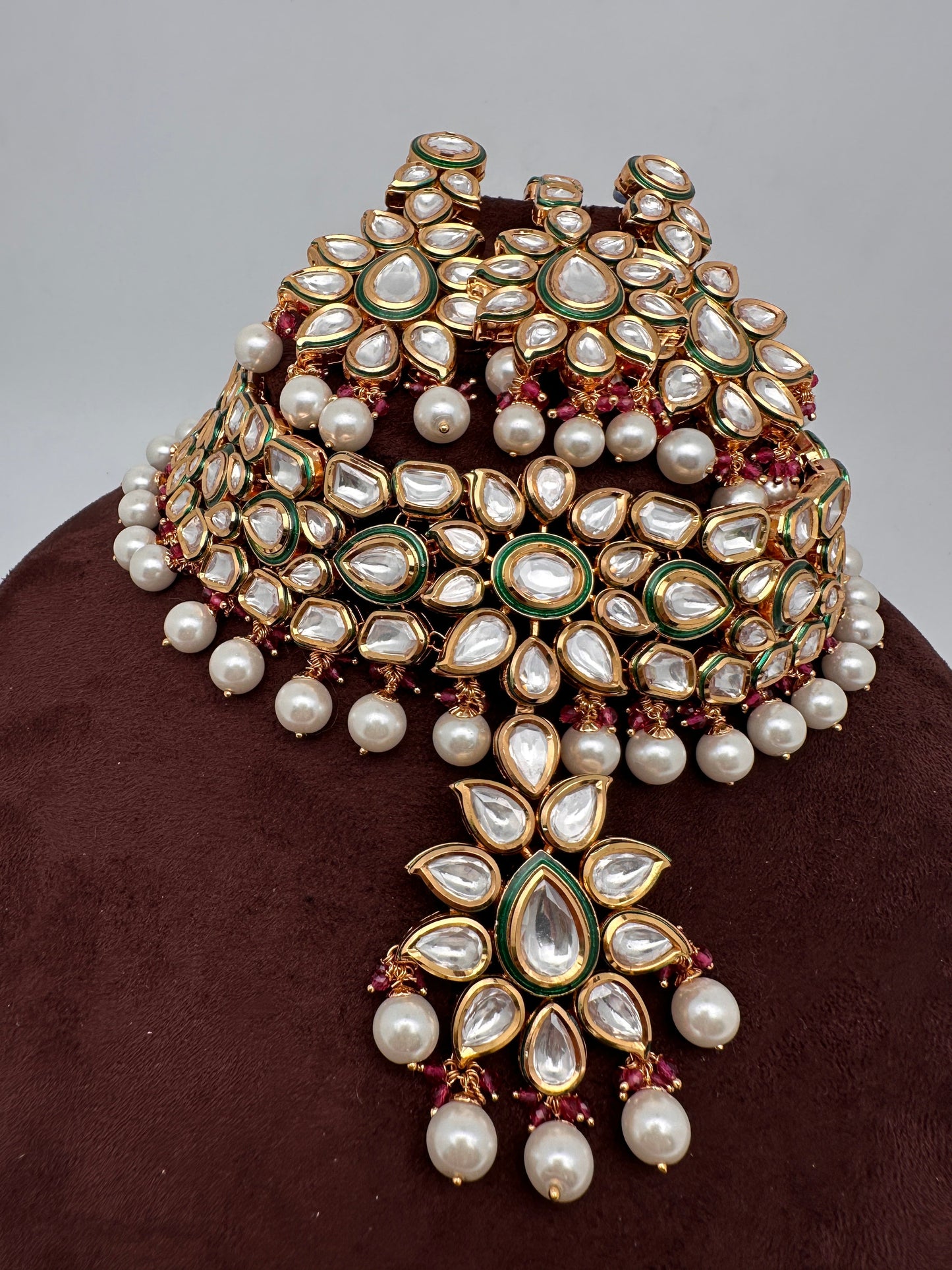 Kundan Statement Choker comes with Earrings and Mang Tika