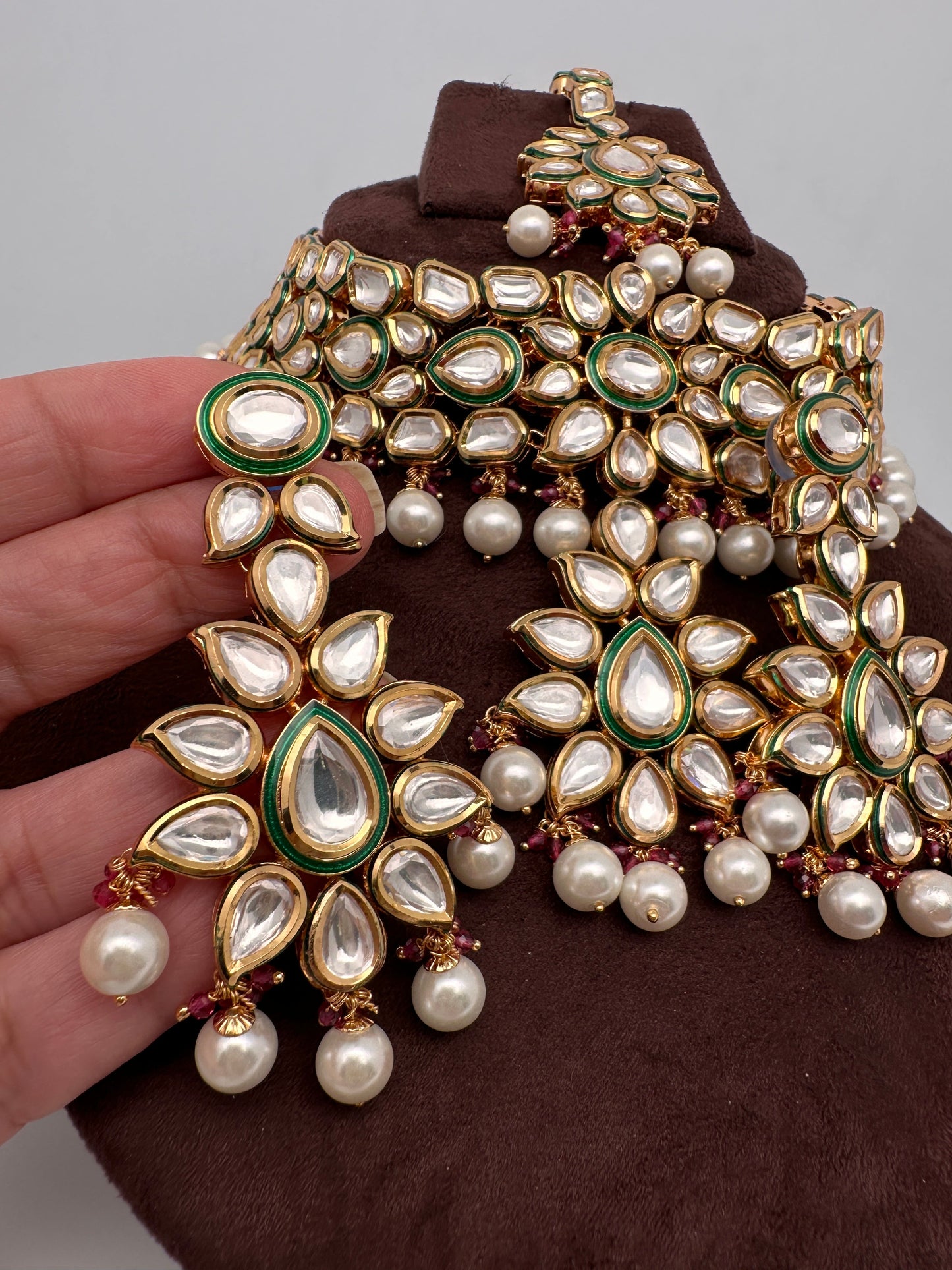 Kundan Statement Choker comes with Earrings and Mang Tika