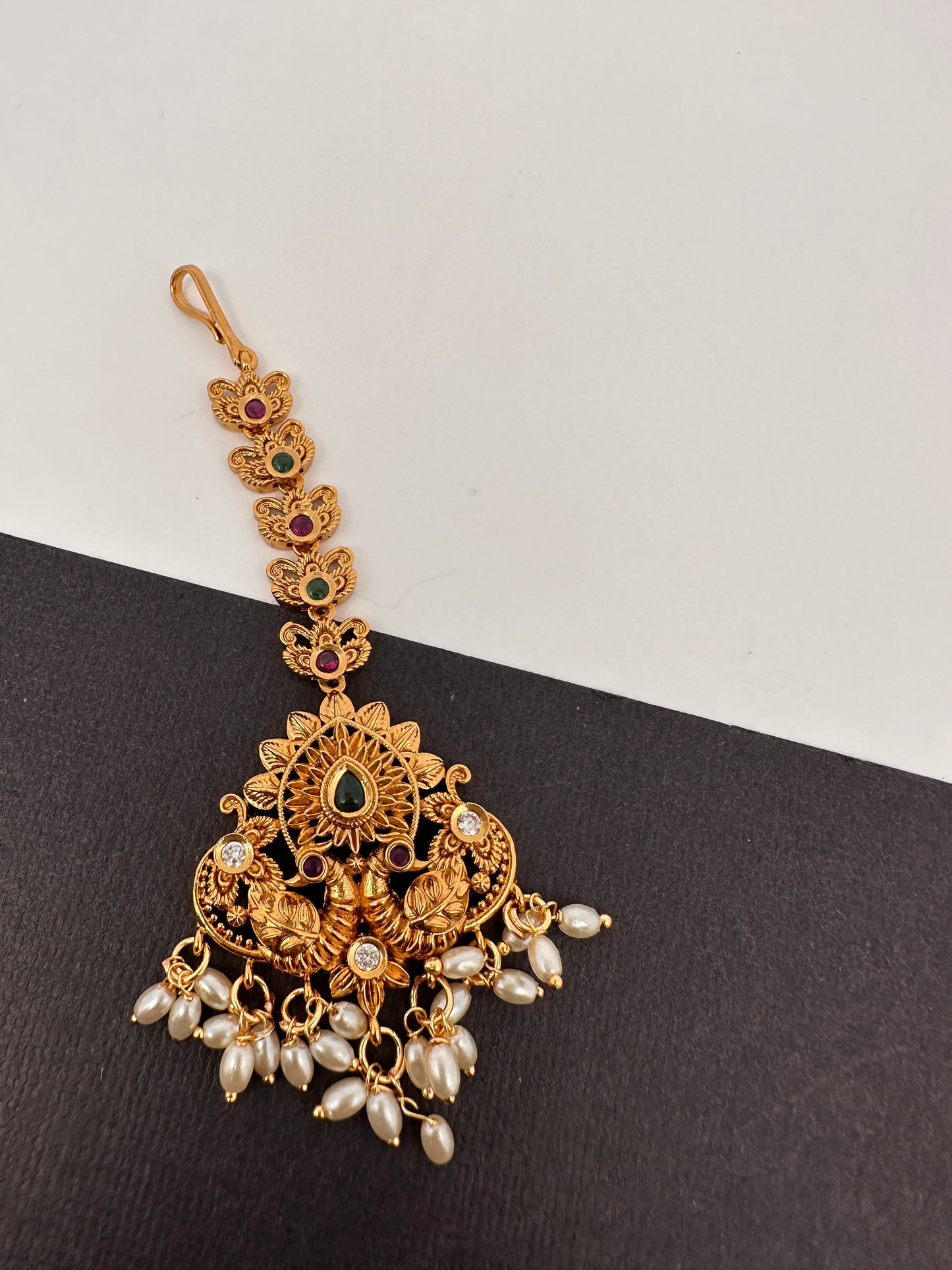 Matte Kempu Peacock Pattern Pearls Mang Tika