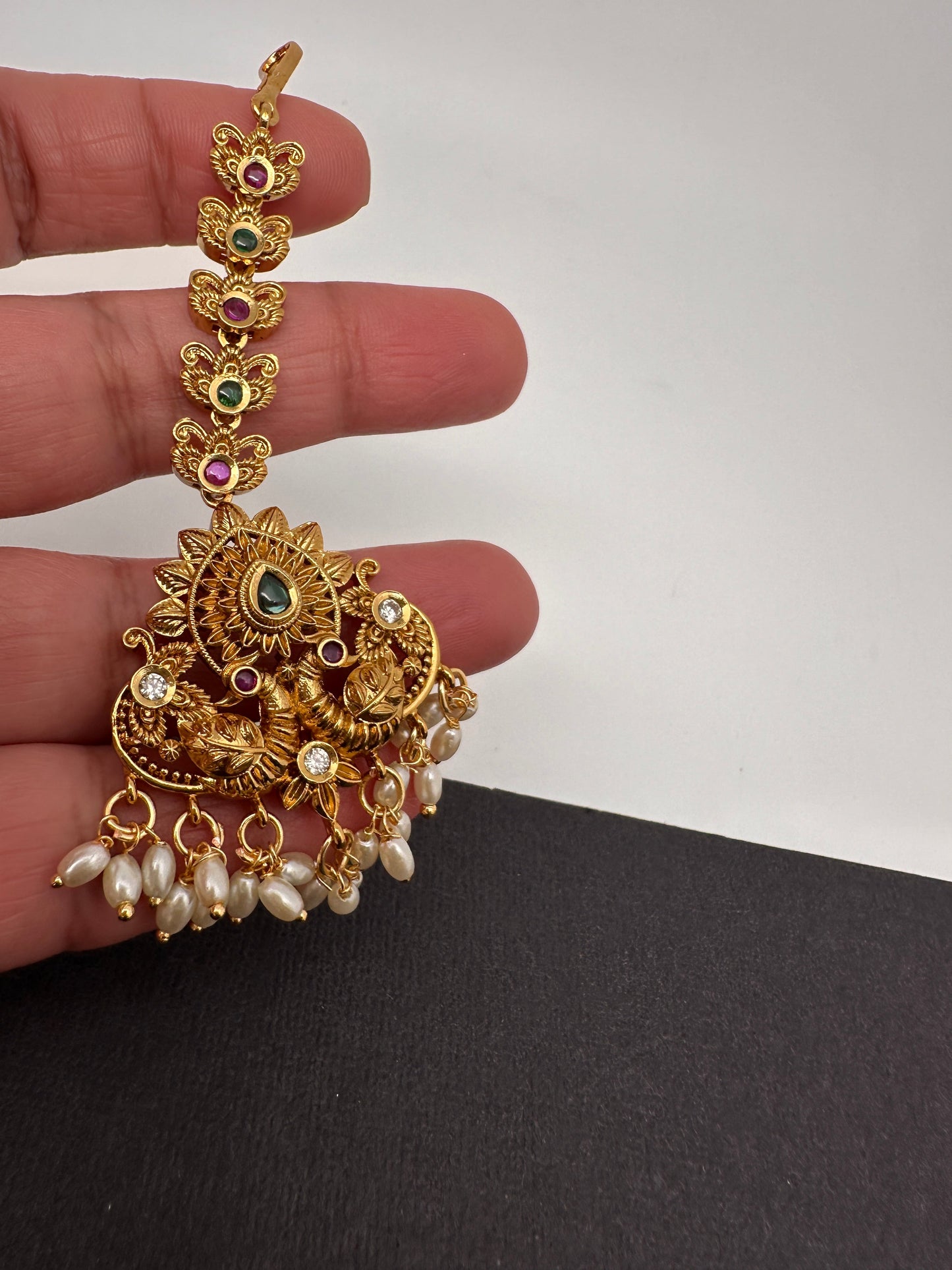 Matte Kempu Peacock Pattern Pearls Mang Tika