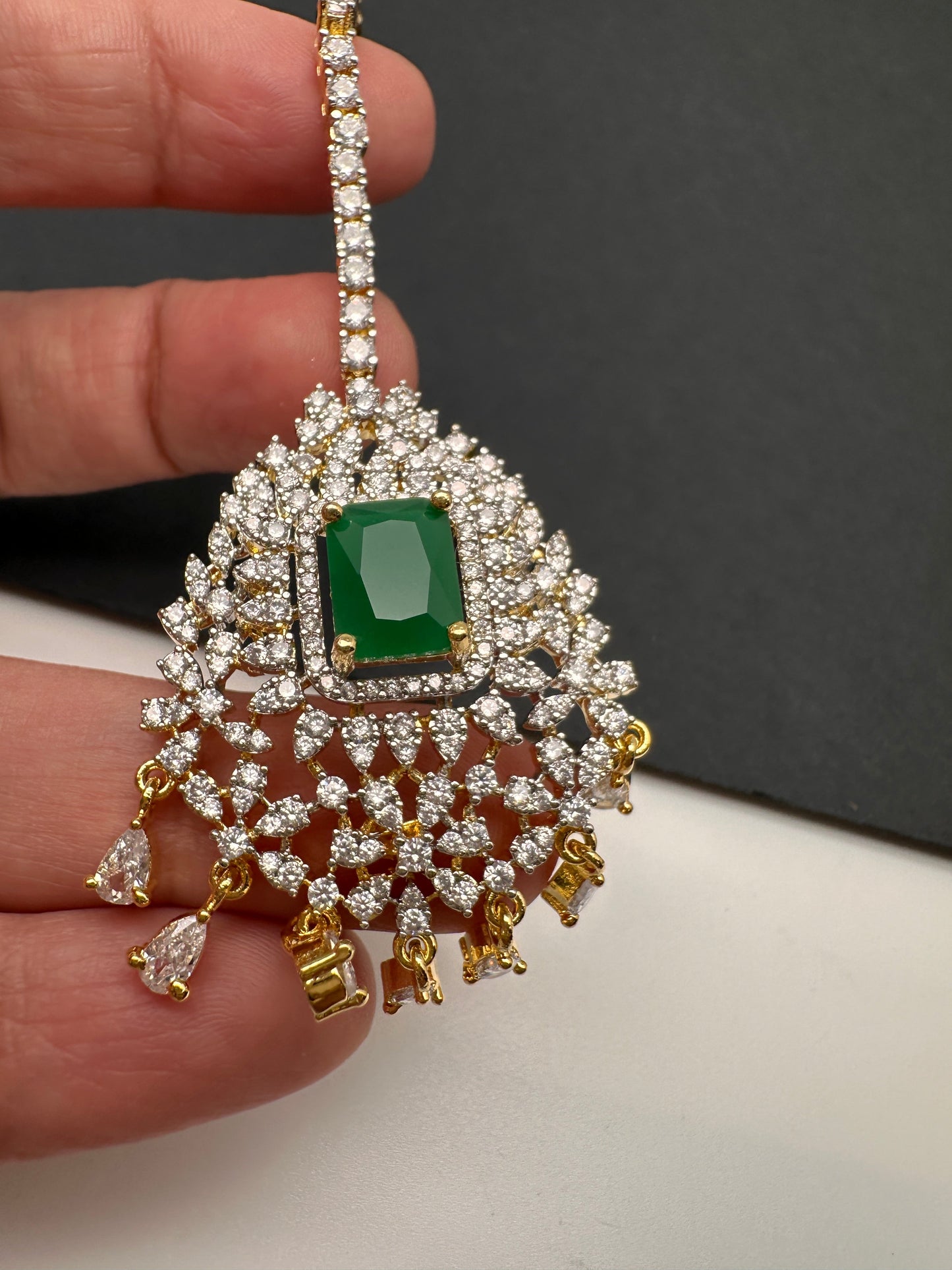 AD Emerald Green Mang Tika