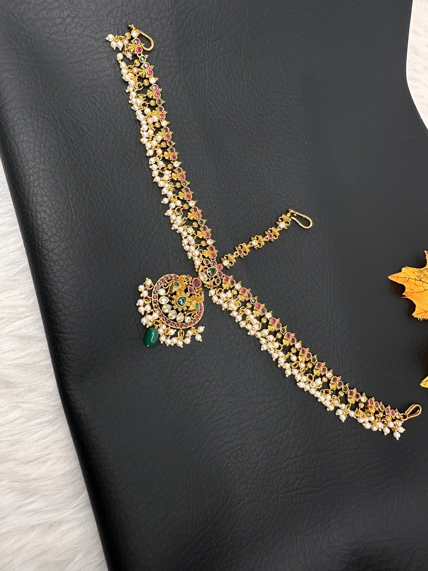 Matte Kempu Pearls Maangteeka Mathapatti