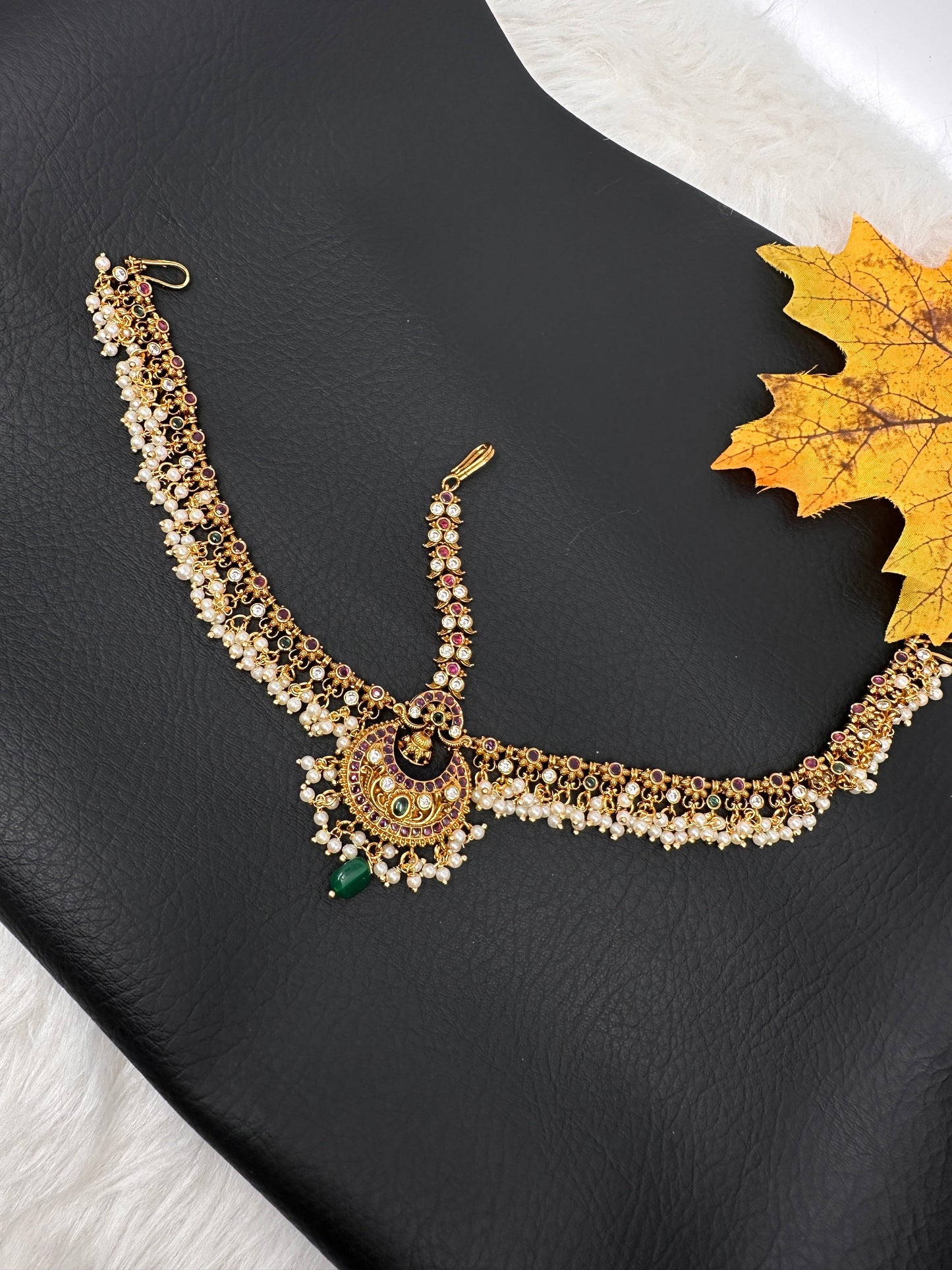 Matte Kempu Pearls Maangteeka Mathapatti