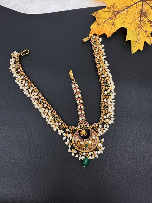 Matte Kempu Pearls Maangteeka Mathapatti