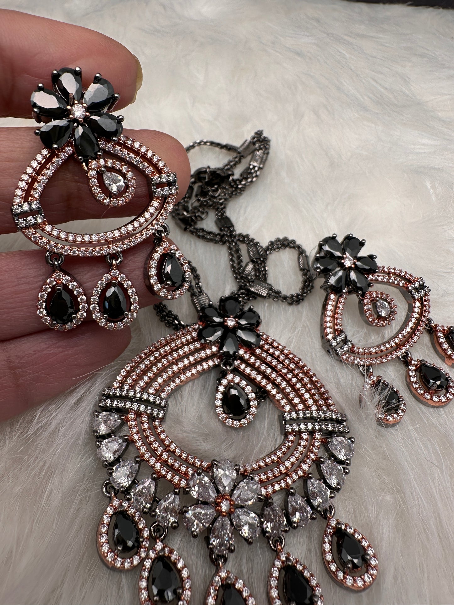 AD Floral Victorian Color Stone Pendent Set
