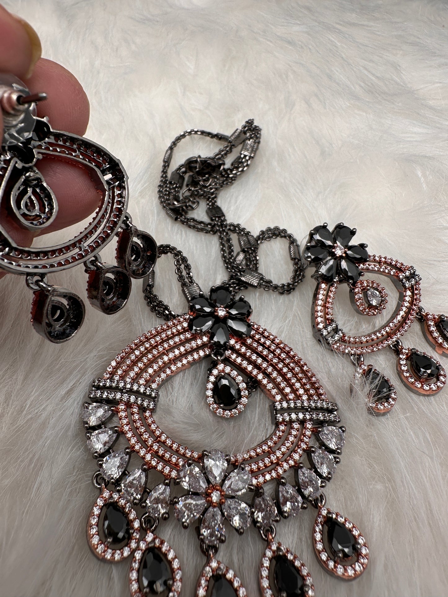 AD Floral Victorian Color Stone Pendent Set