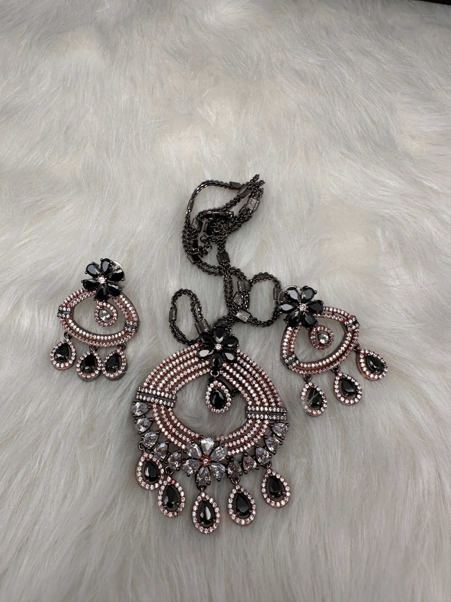 AD Floral Victorian Color Stone Pendent Set