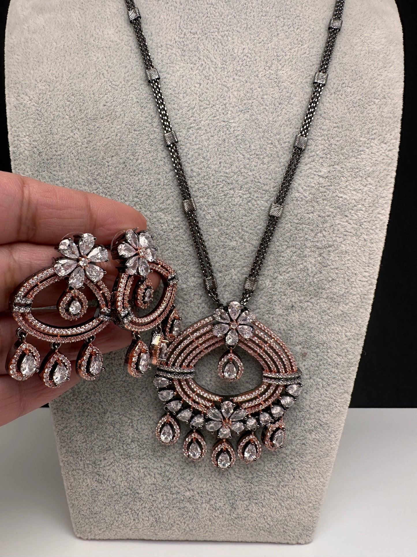 AD Floral Victorian Color Stone Pendent Set
