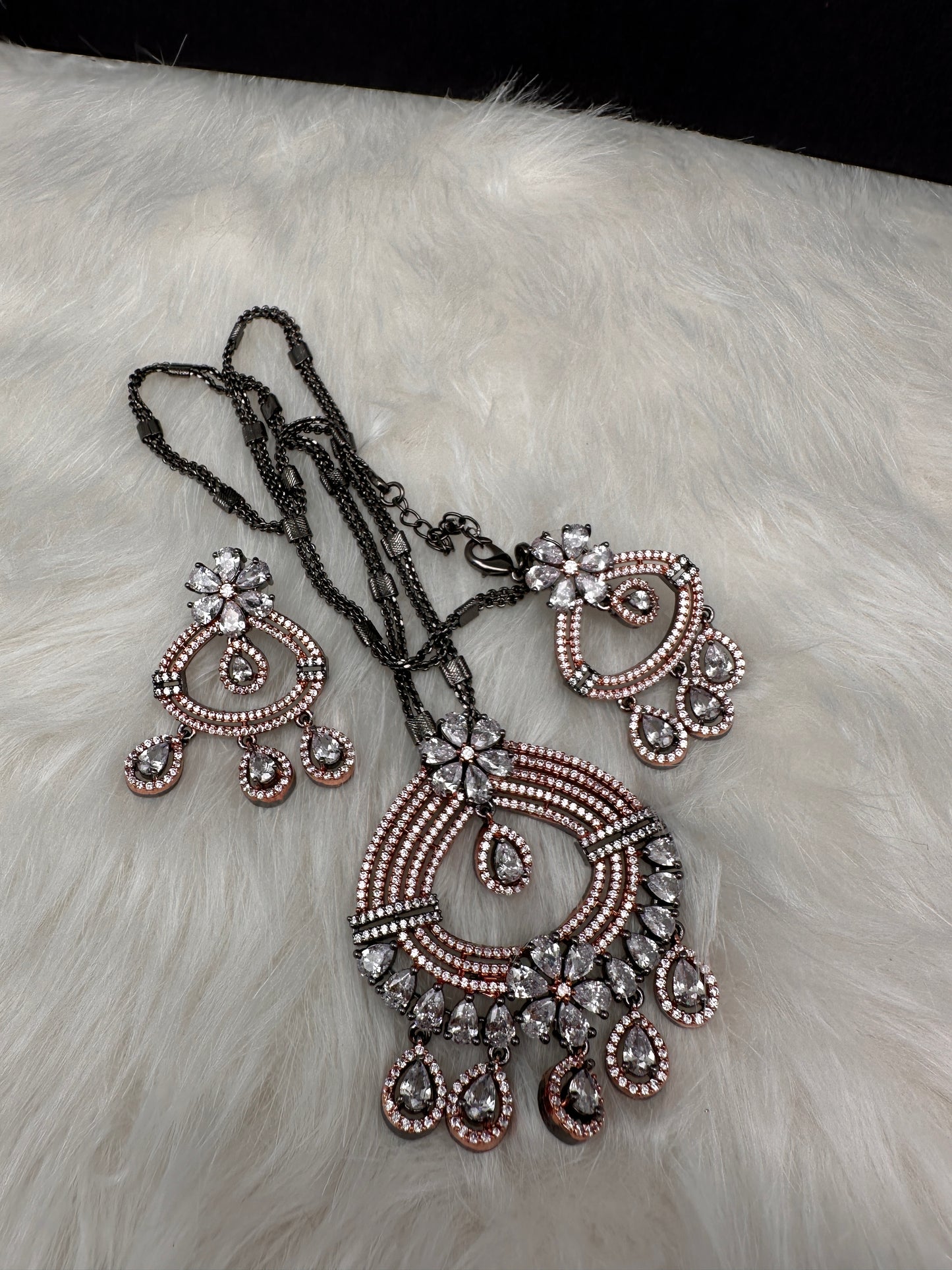 AD Floral Victorian Color Stone Pendent Set