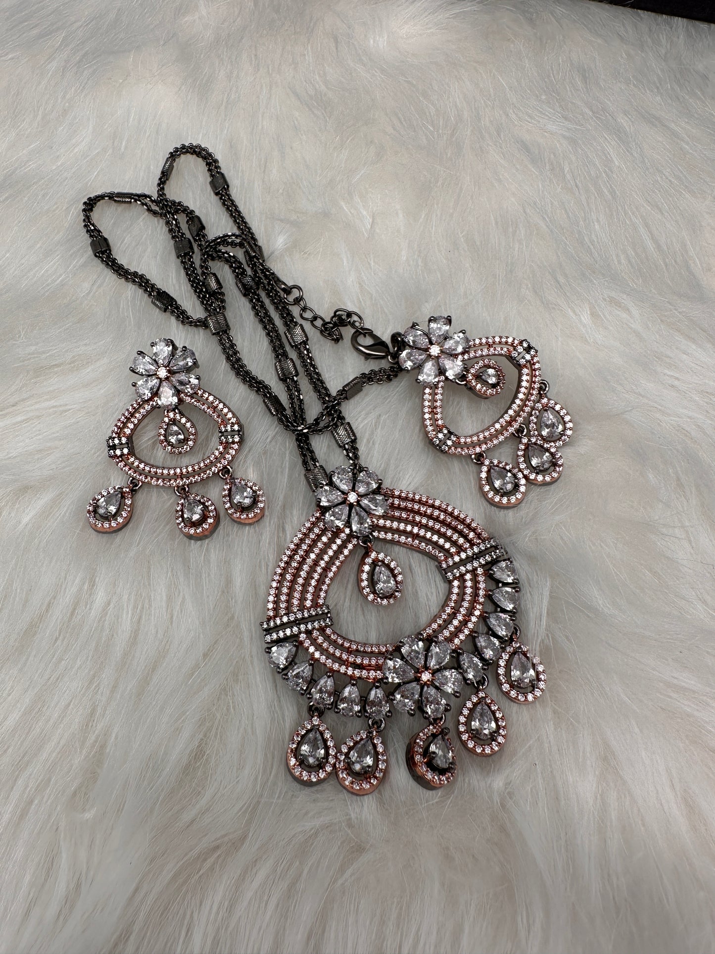 AD Floral Victorian Color Stone Pendent Set