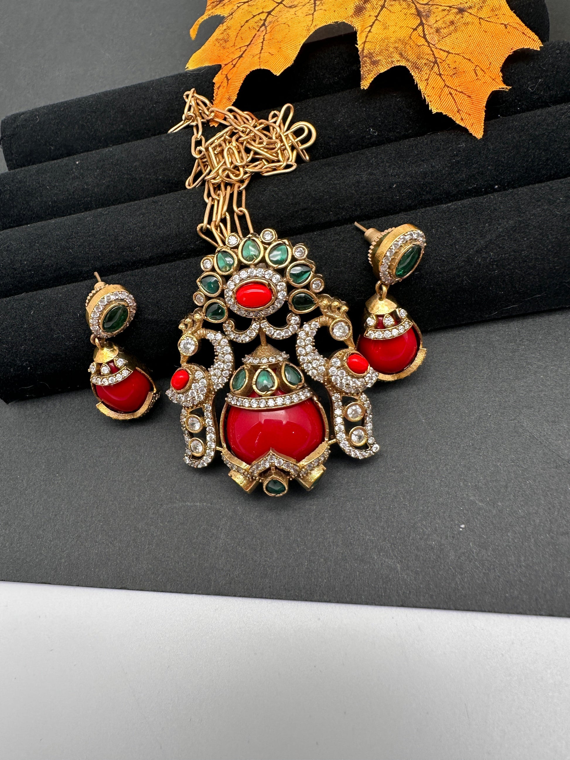 Victorian Color Stone Pendent Set - Coral