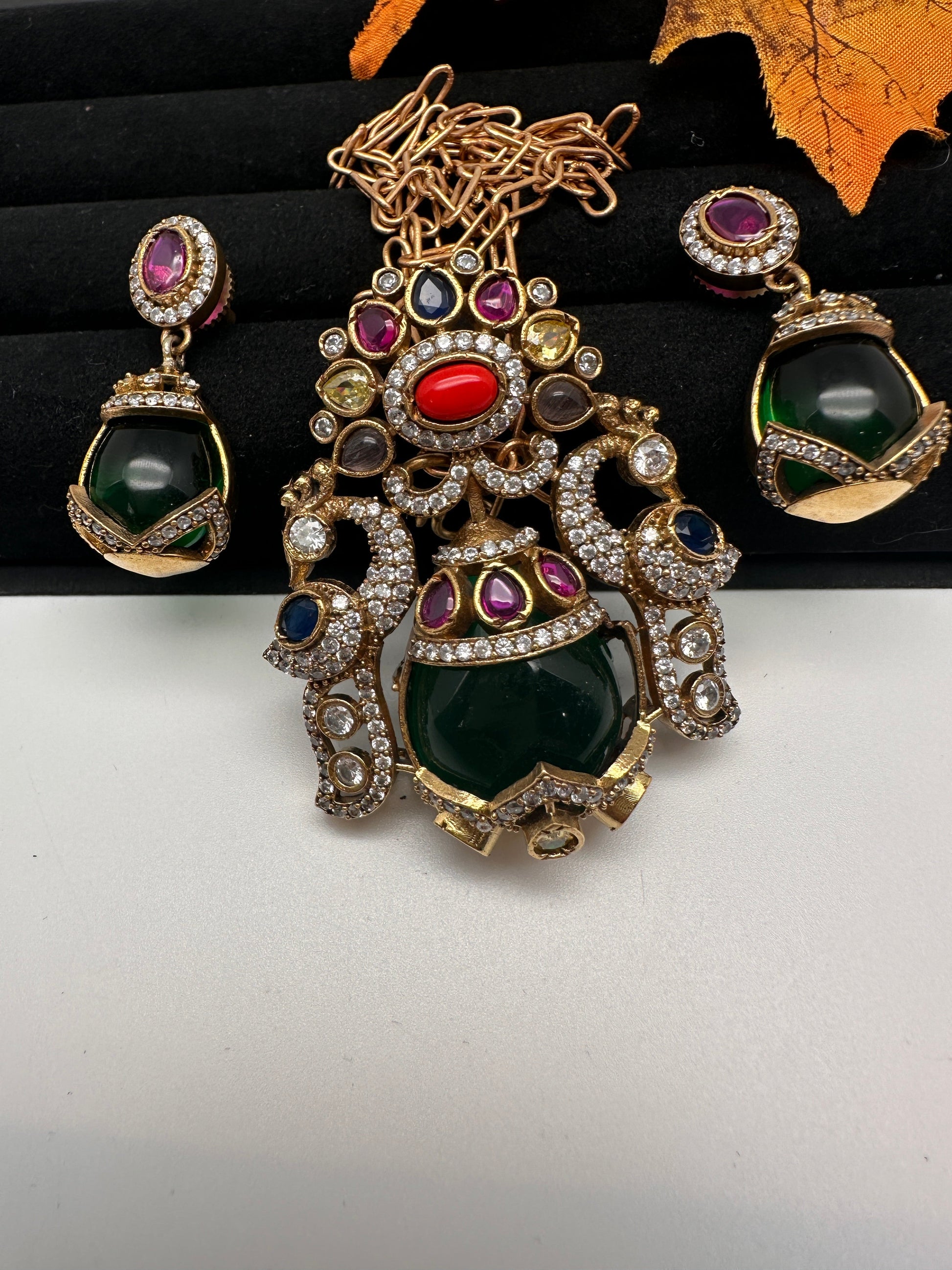 Victorian Color Stone Pendent Set - Green