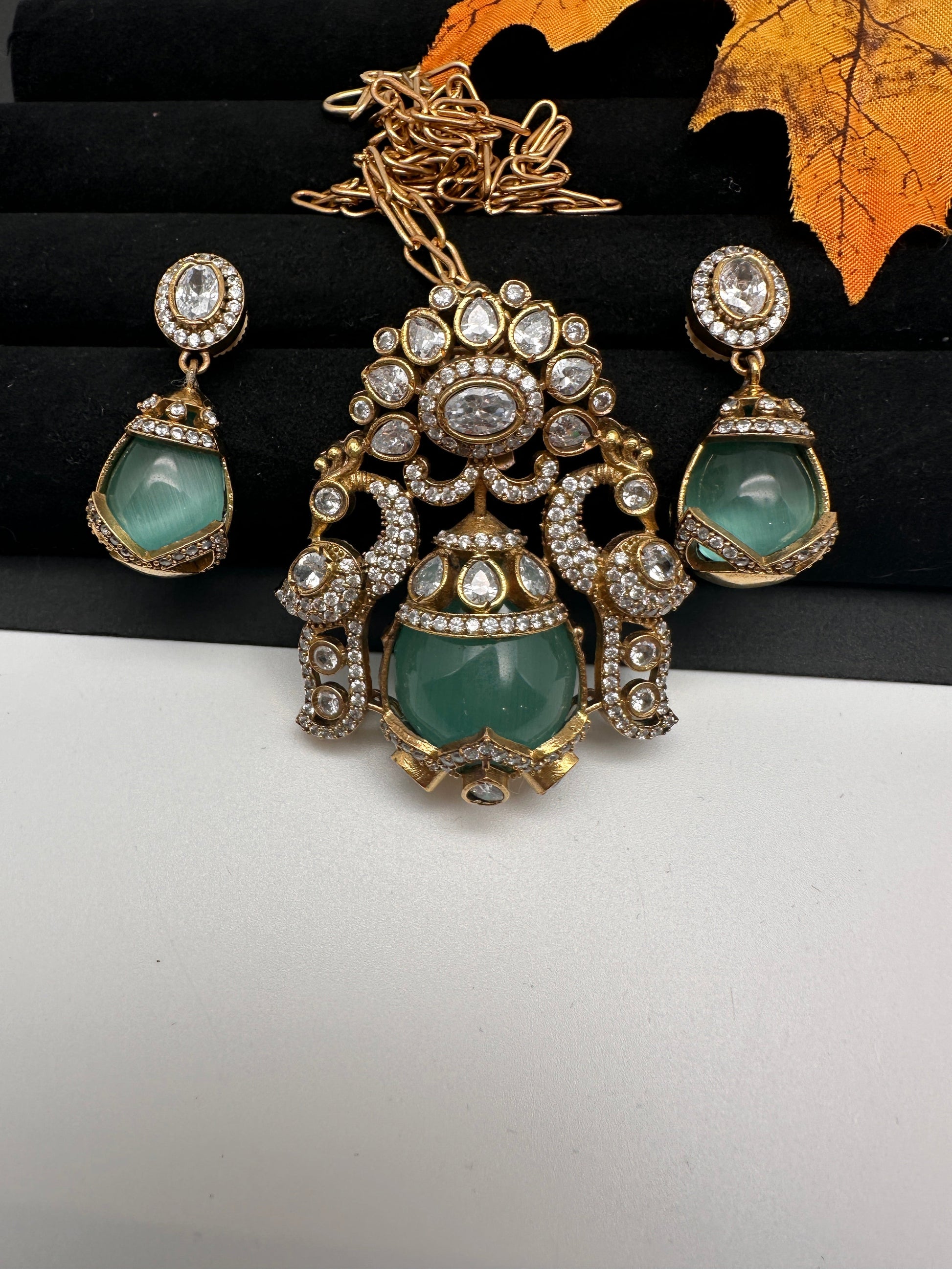 Victorian Color Stone Pendent Set - MintGreen