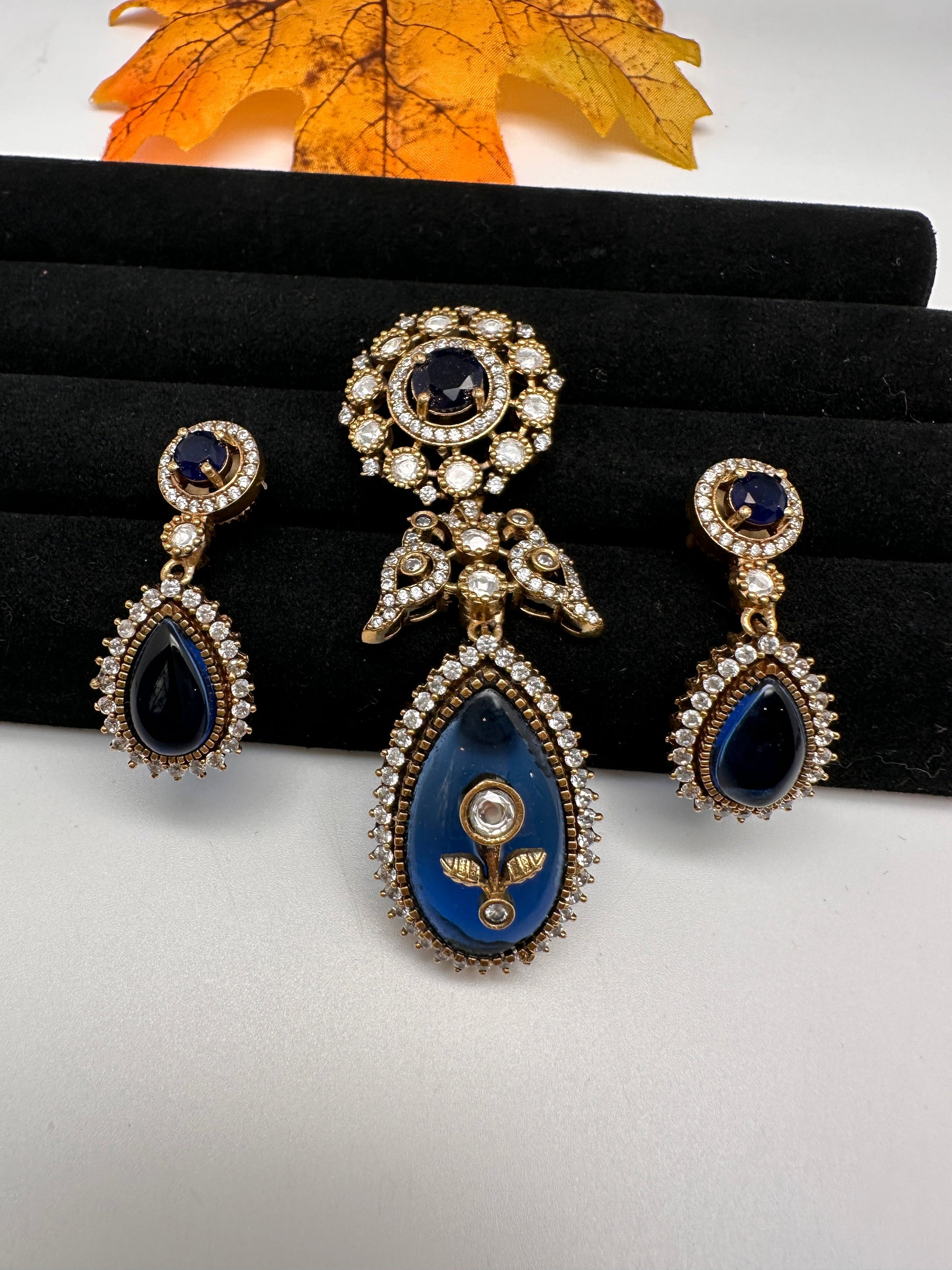 Victorian Color Stone Pendent Set - Blue