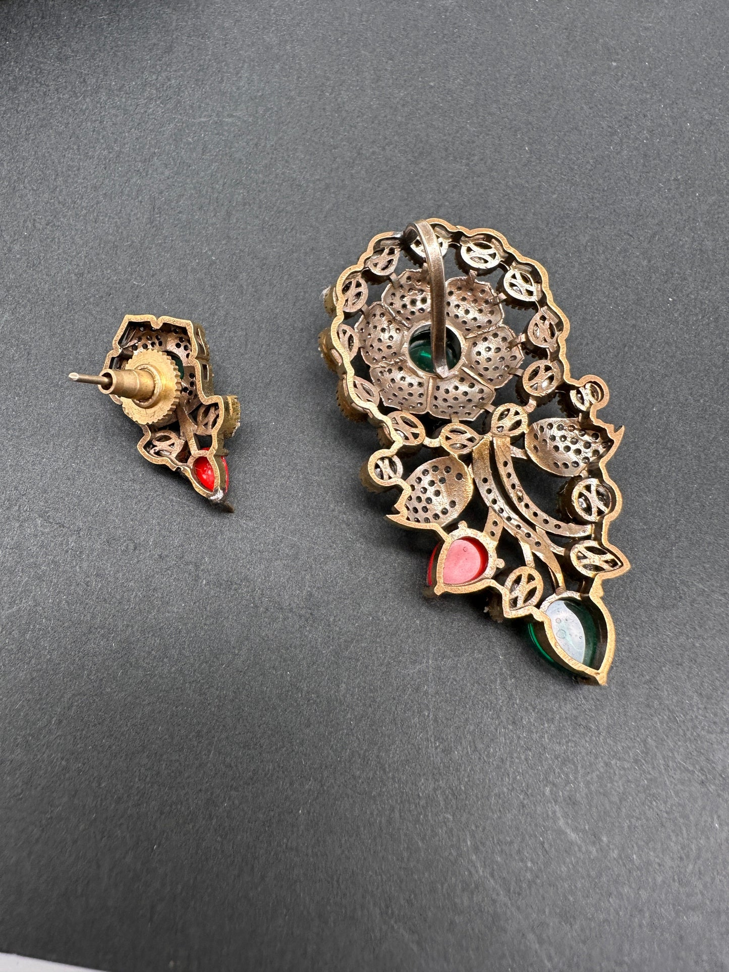 Victorian Floral Color Stone Pendent Set - Green