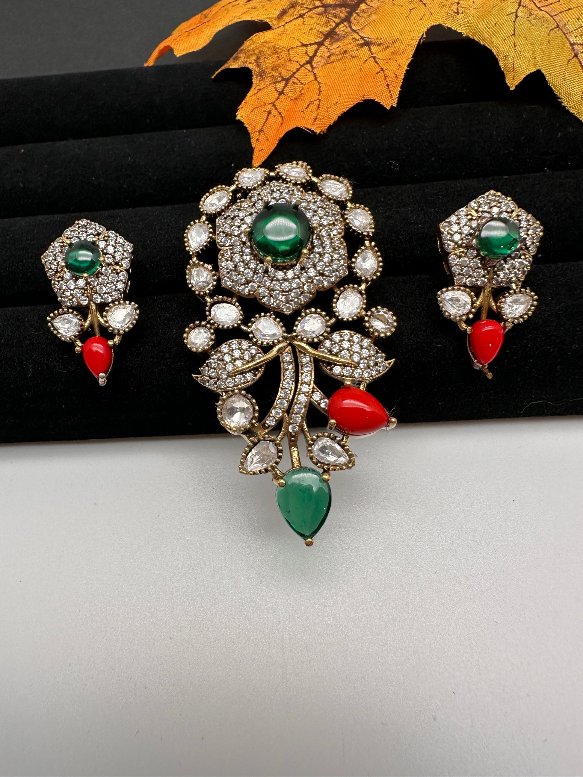 Victorian Floral Color Stone Pendent Set - Green
