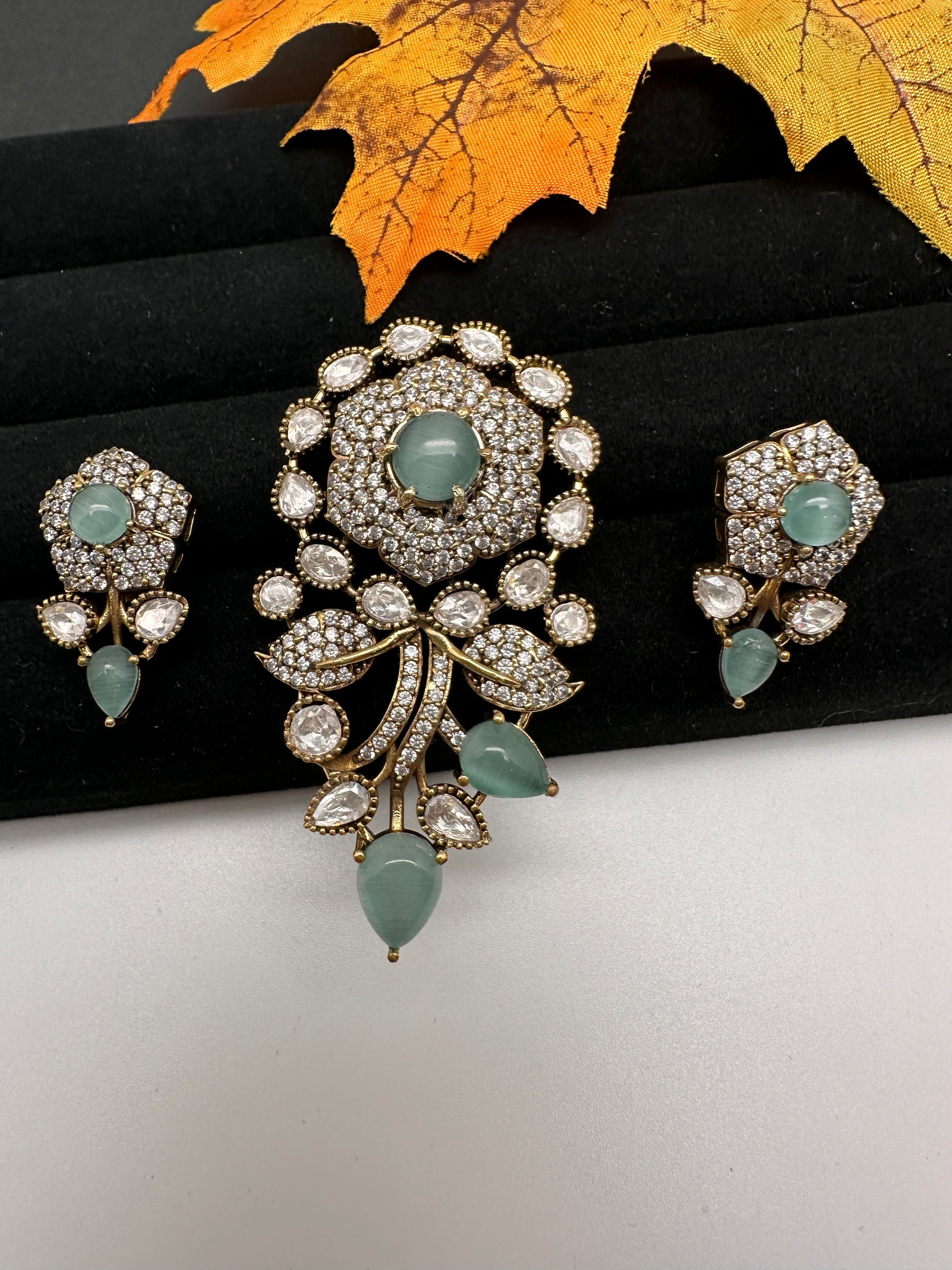 Victorian Floral Color Stone Pendent Set - MintGreen