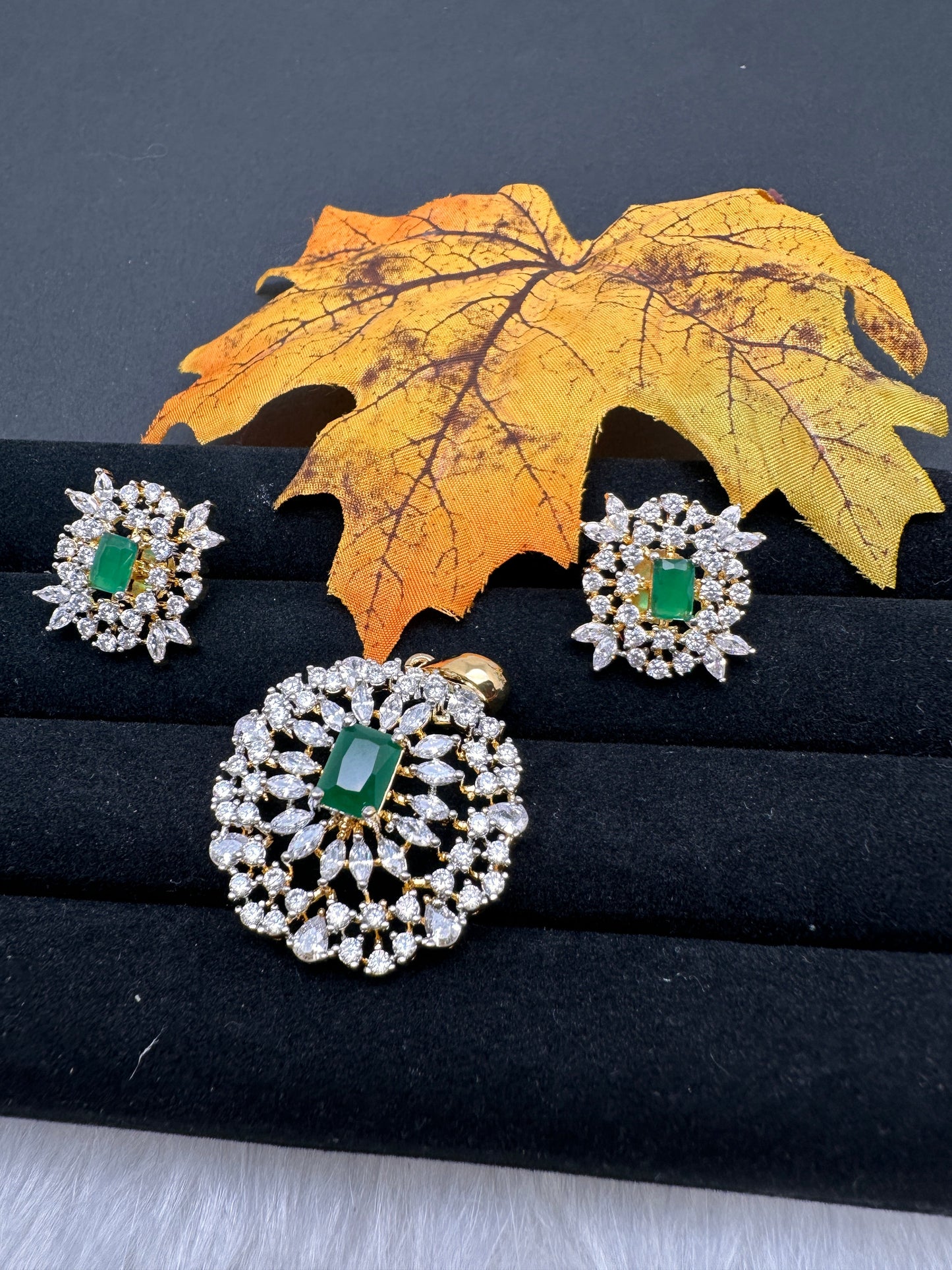 AD Color Stone Pendent Set - Green