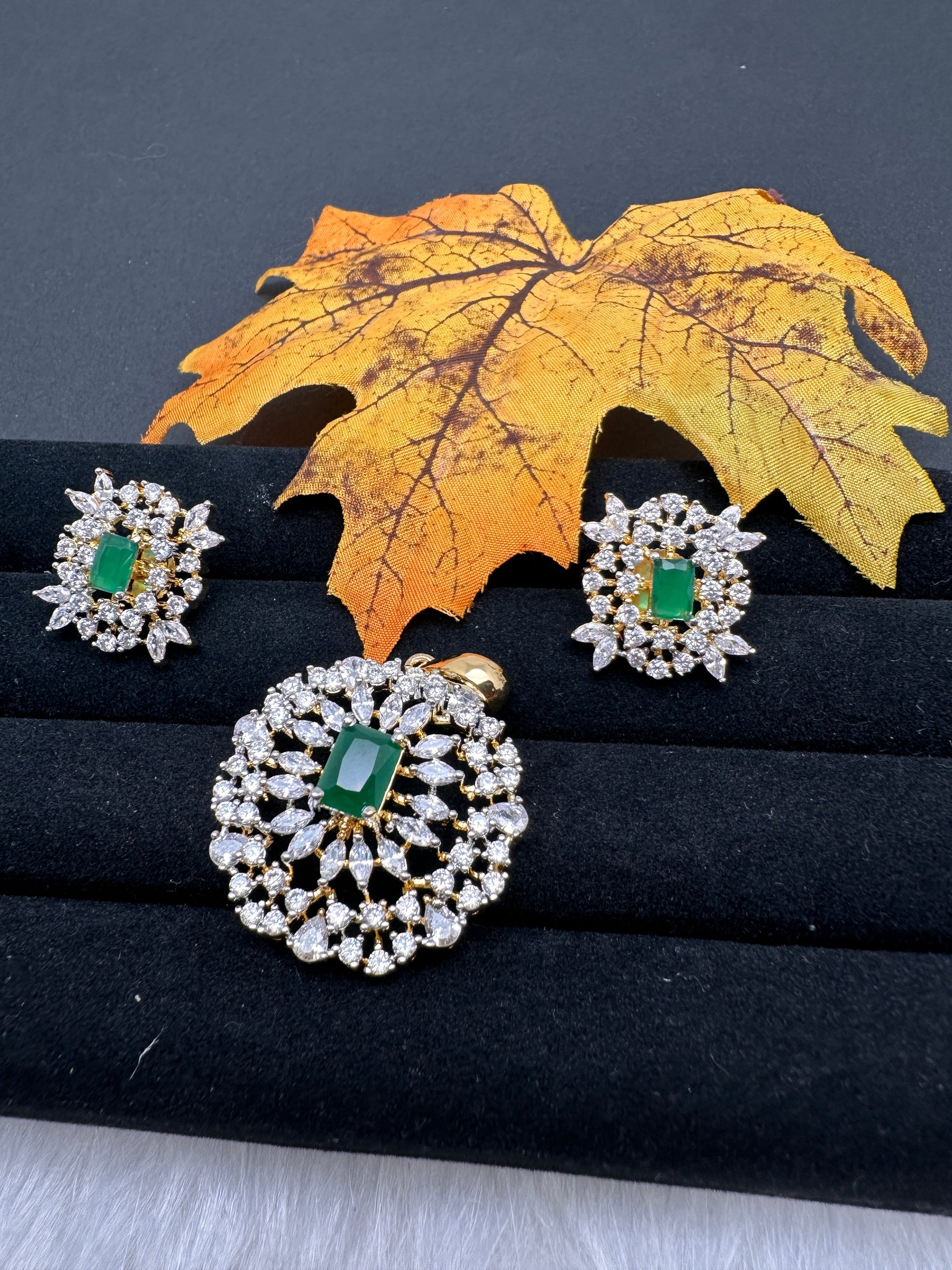 AD Color Stone Pendent Set - Green