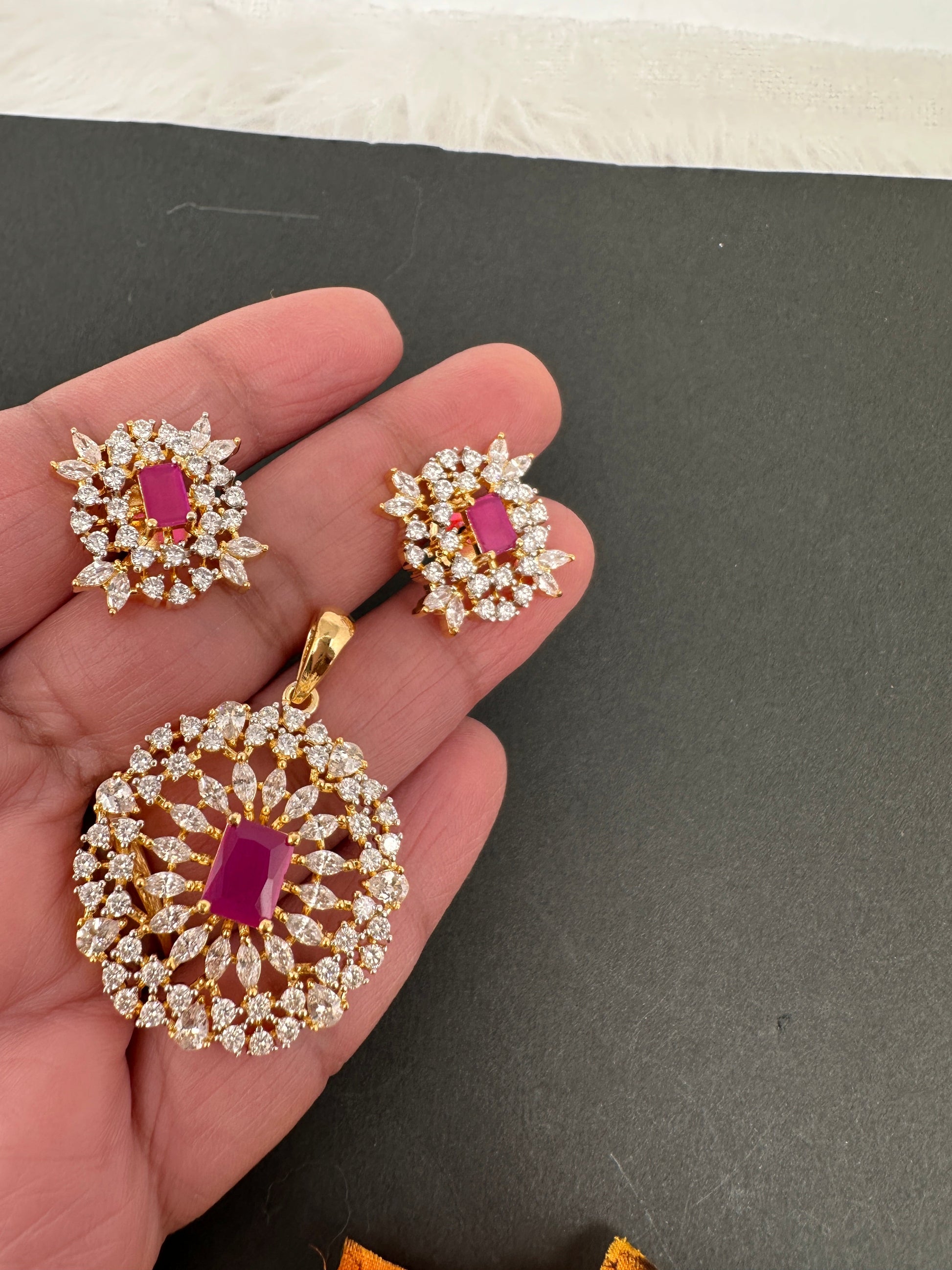 AD Color Stone Pendent Set - Red